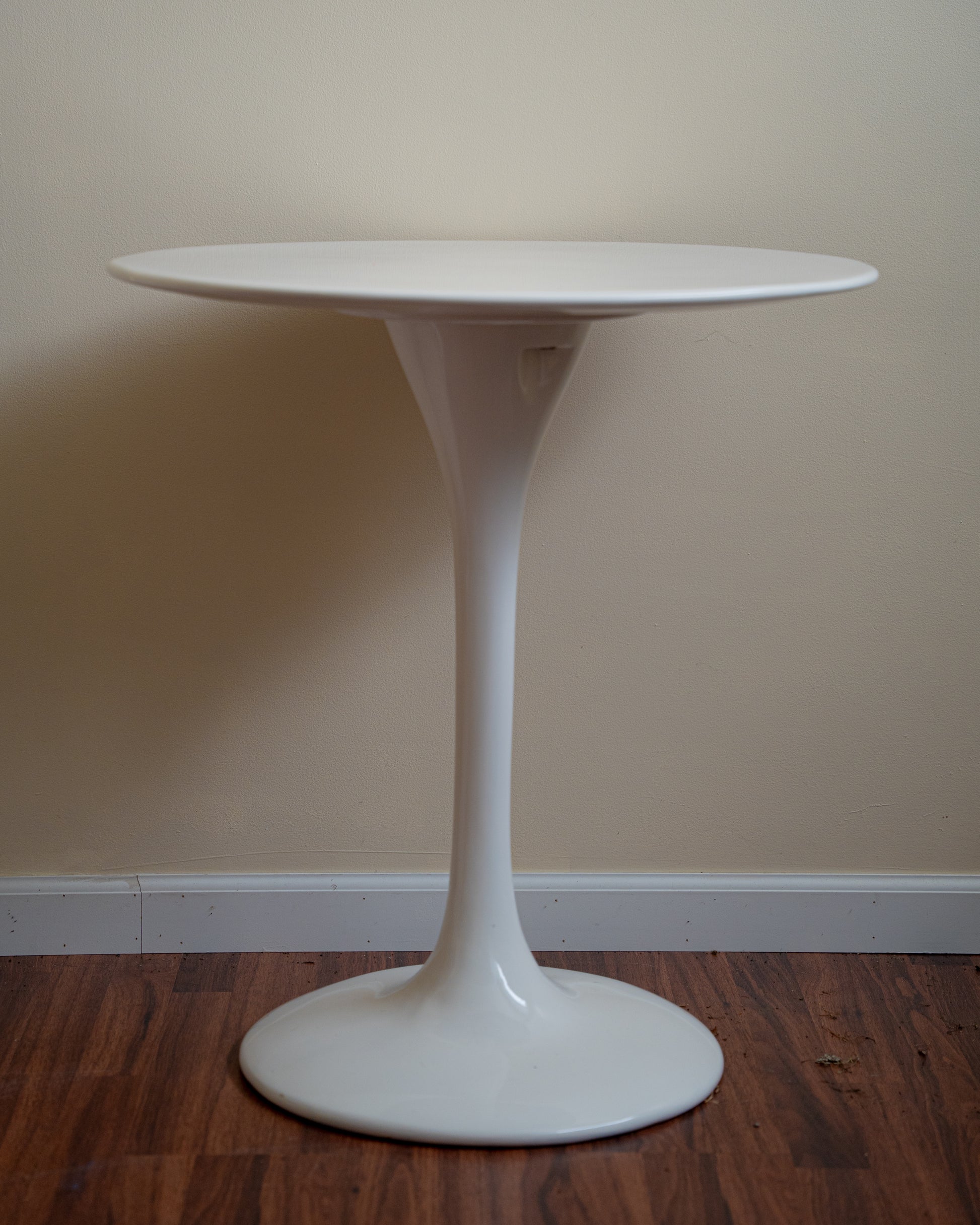 Saarinen-Style Fiberglass Tulip Table