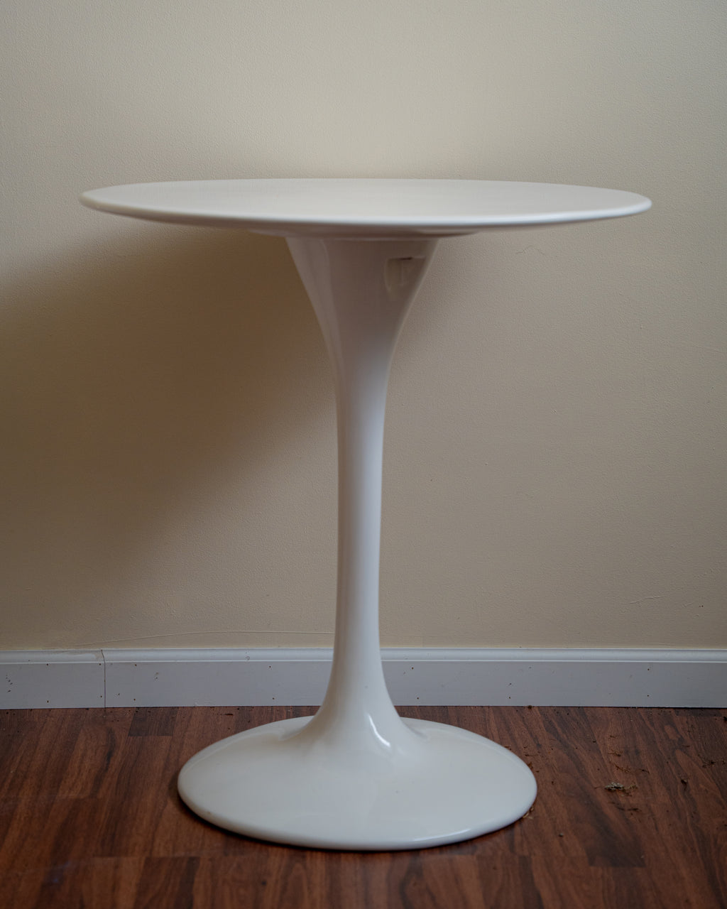 Saarinen-Style Fiberglass Tulip Table