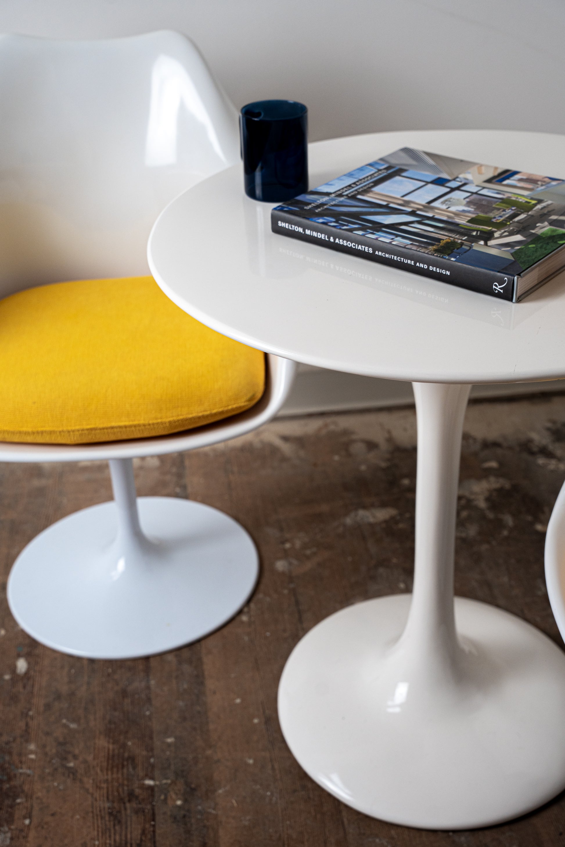 Saarinen-Style Fiberglass Tulip Table
