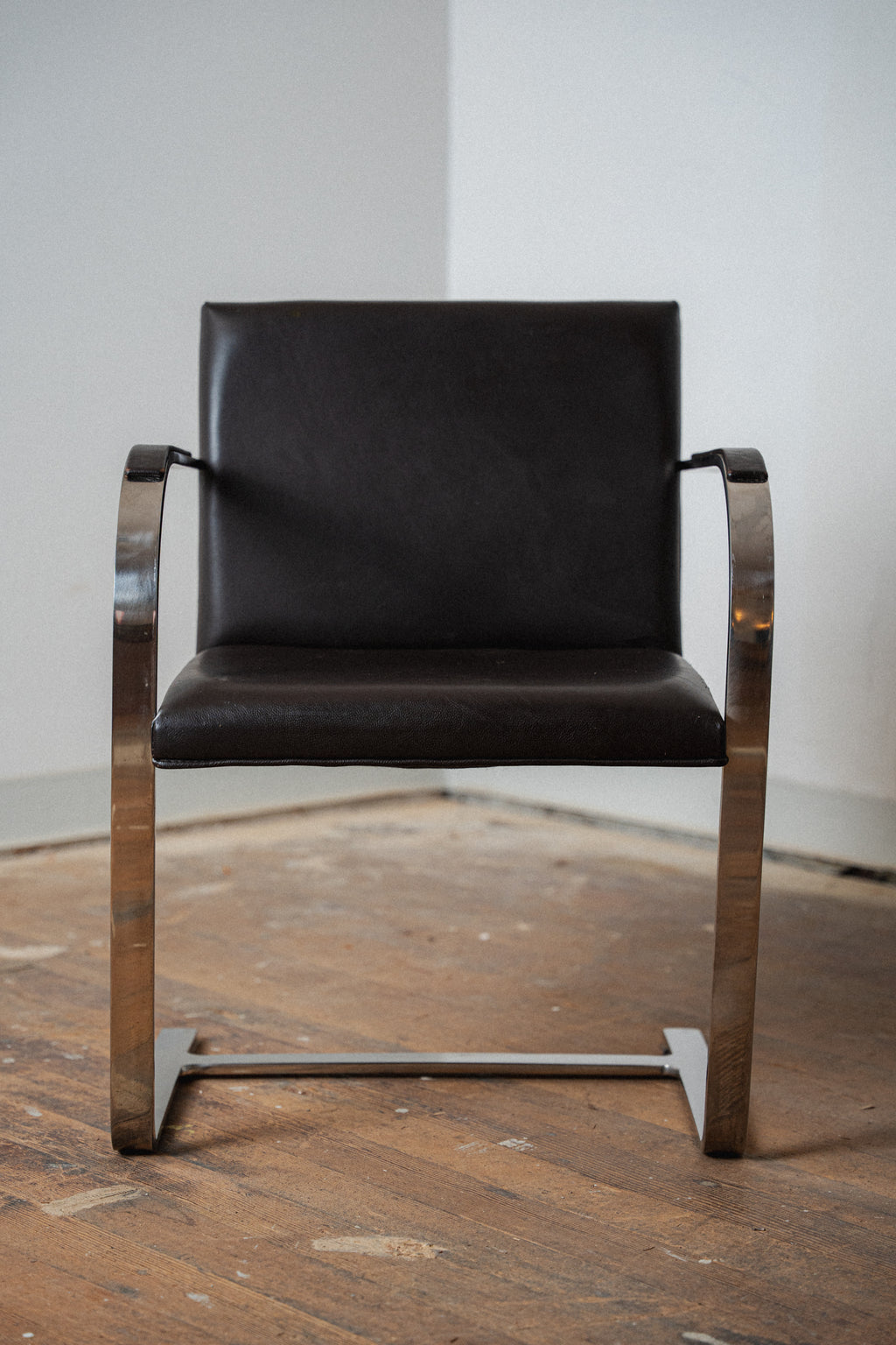 Pair of Knoll Flat Bar BRNO Chairs by Ludwig Mies Van Der Rohe