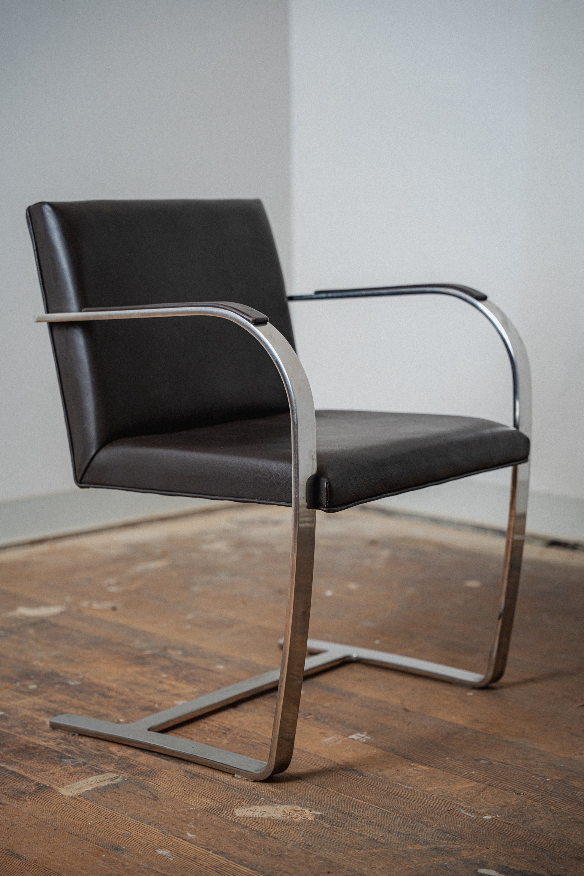 Pair of Knoll Flat Bar BRNO Chairs by Ludwig Mies Van Der Rohe