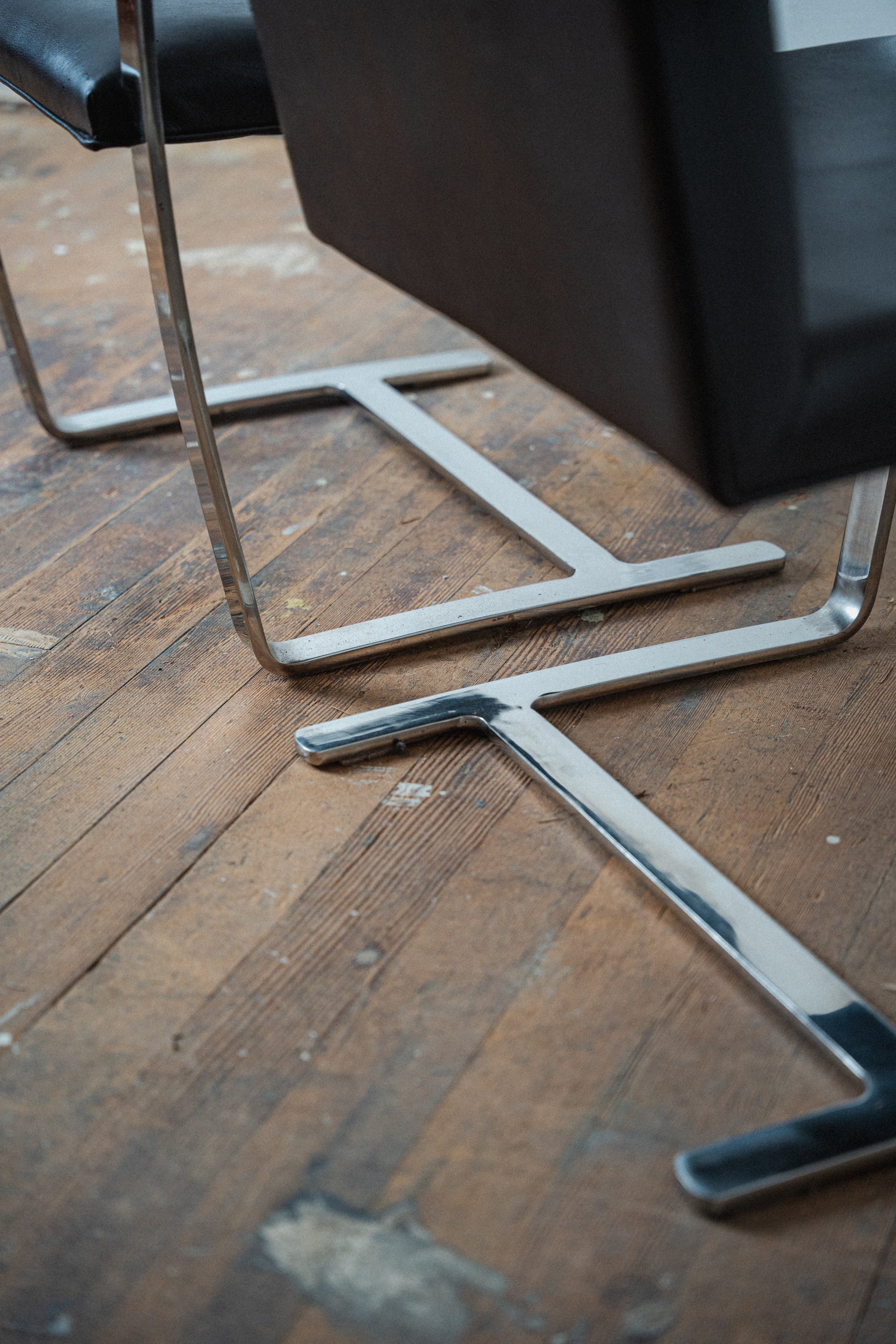 Pair of Knoll Flat Bar BRNO Chairs by Ludwig Mies Van Der Rohe