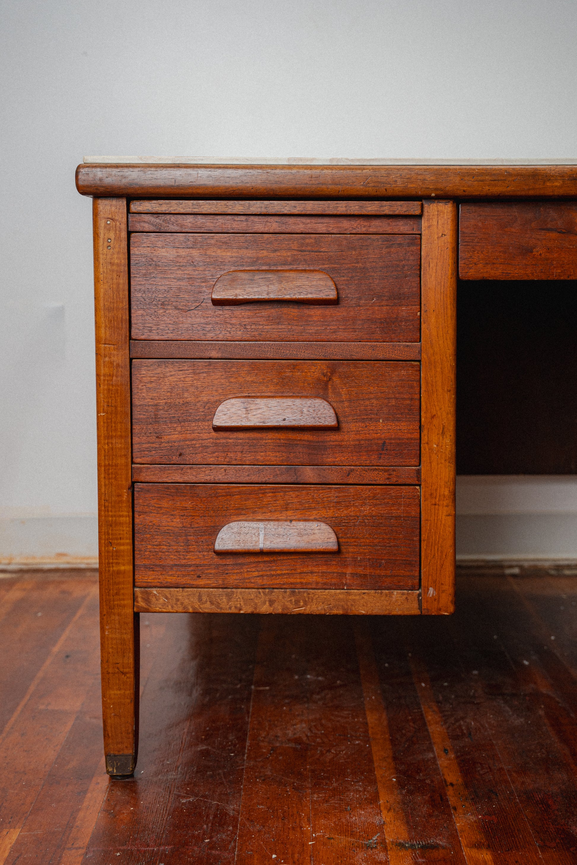 Early 20th Century Travertine-topped Mahogany Desk