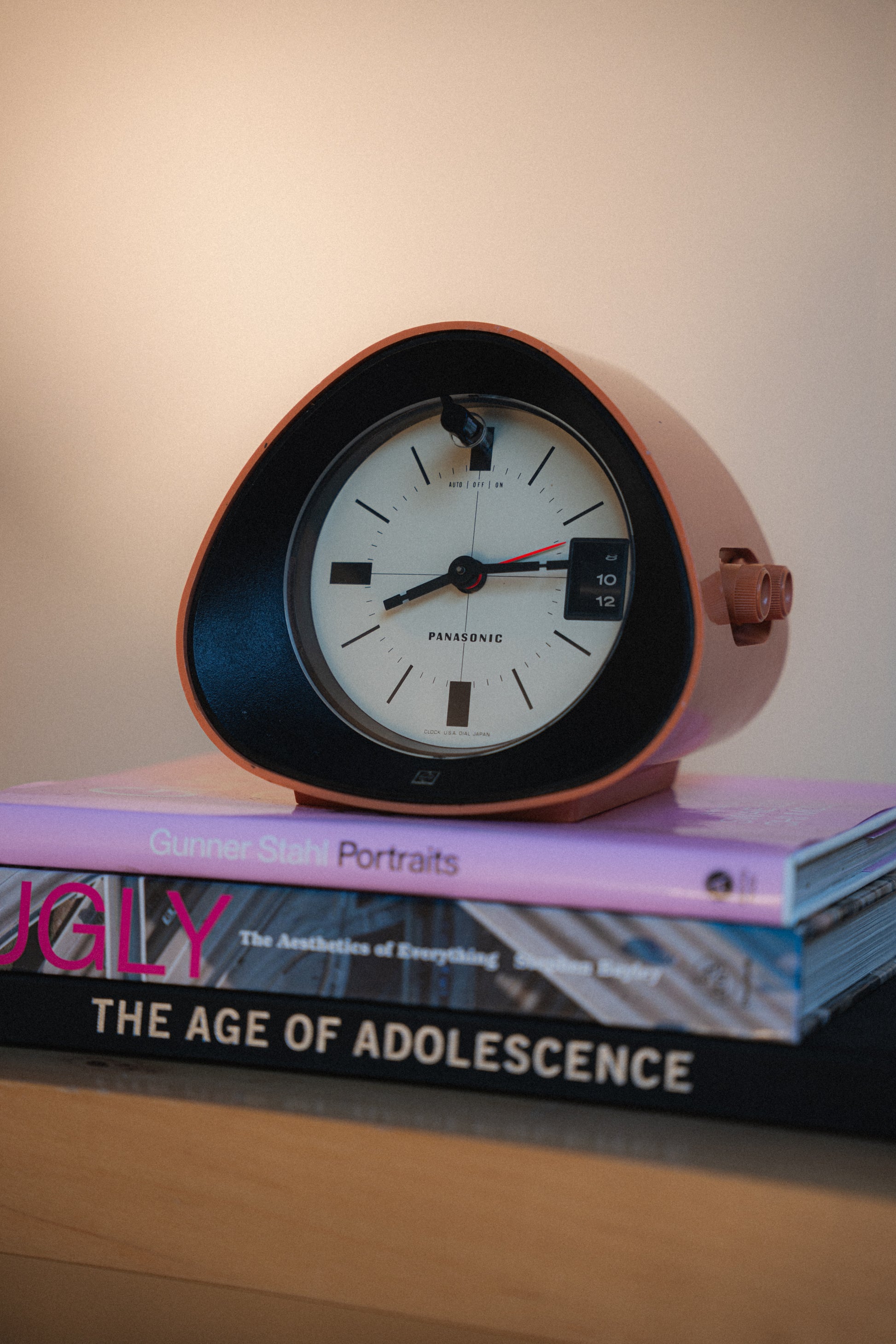 Panasonic 1960's Space Age Clock AM Radio, Model 1091 "The Spencer" Pink