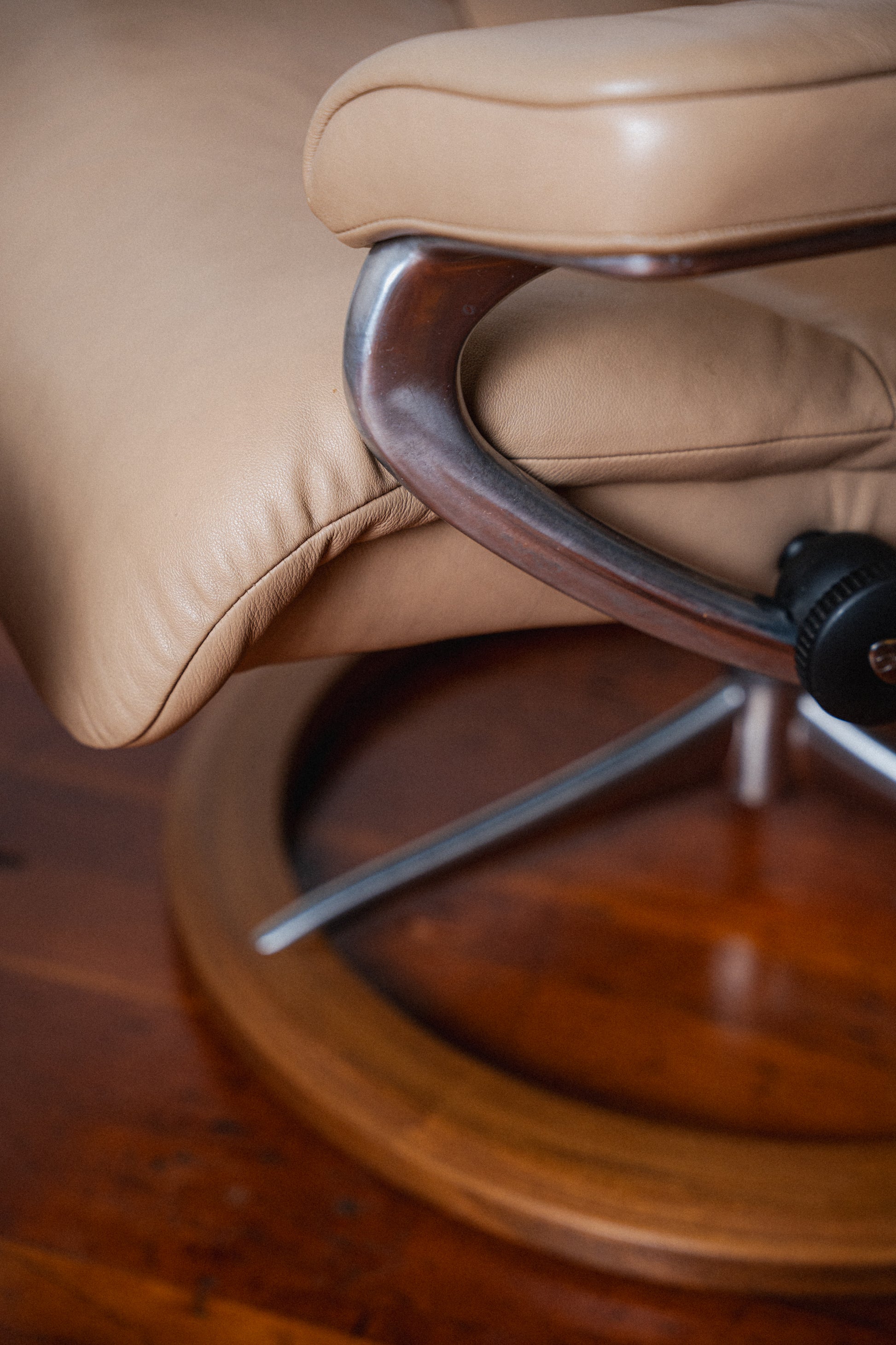 Stressless View Lounge Chair + Ottoman