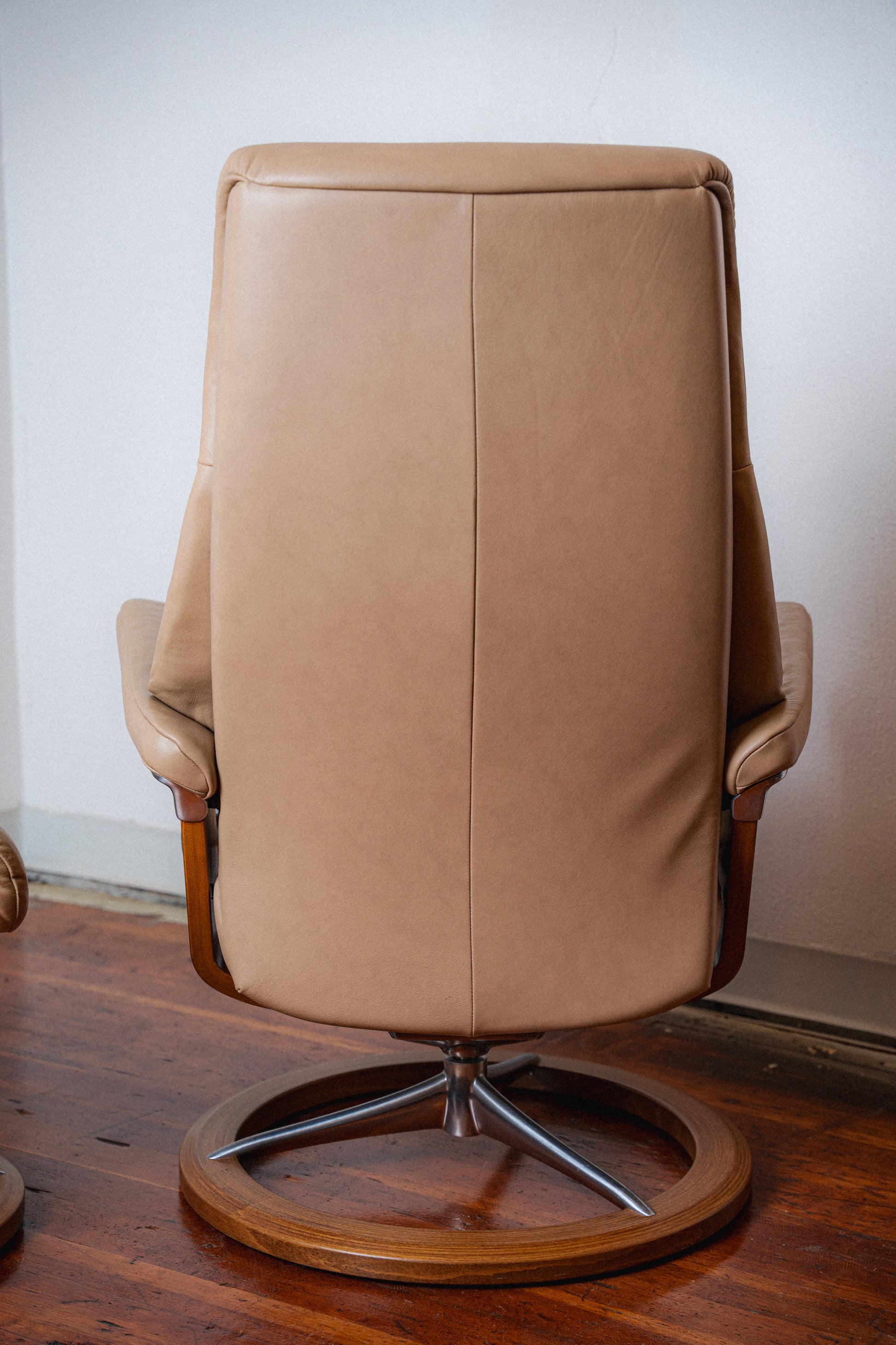 Stressless View Lounge Chair + Ottoman