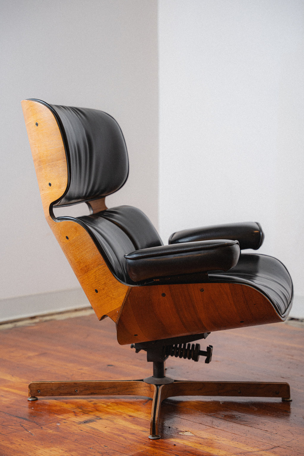 Mr. Chair w/ Ottoman by George Mulhauser for Plycraft