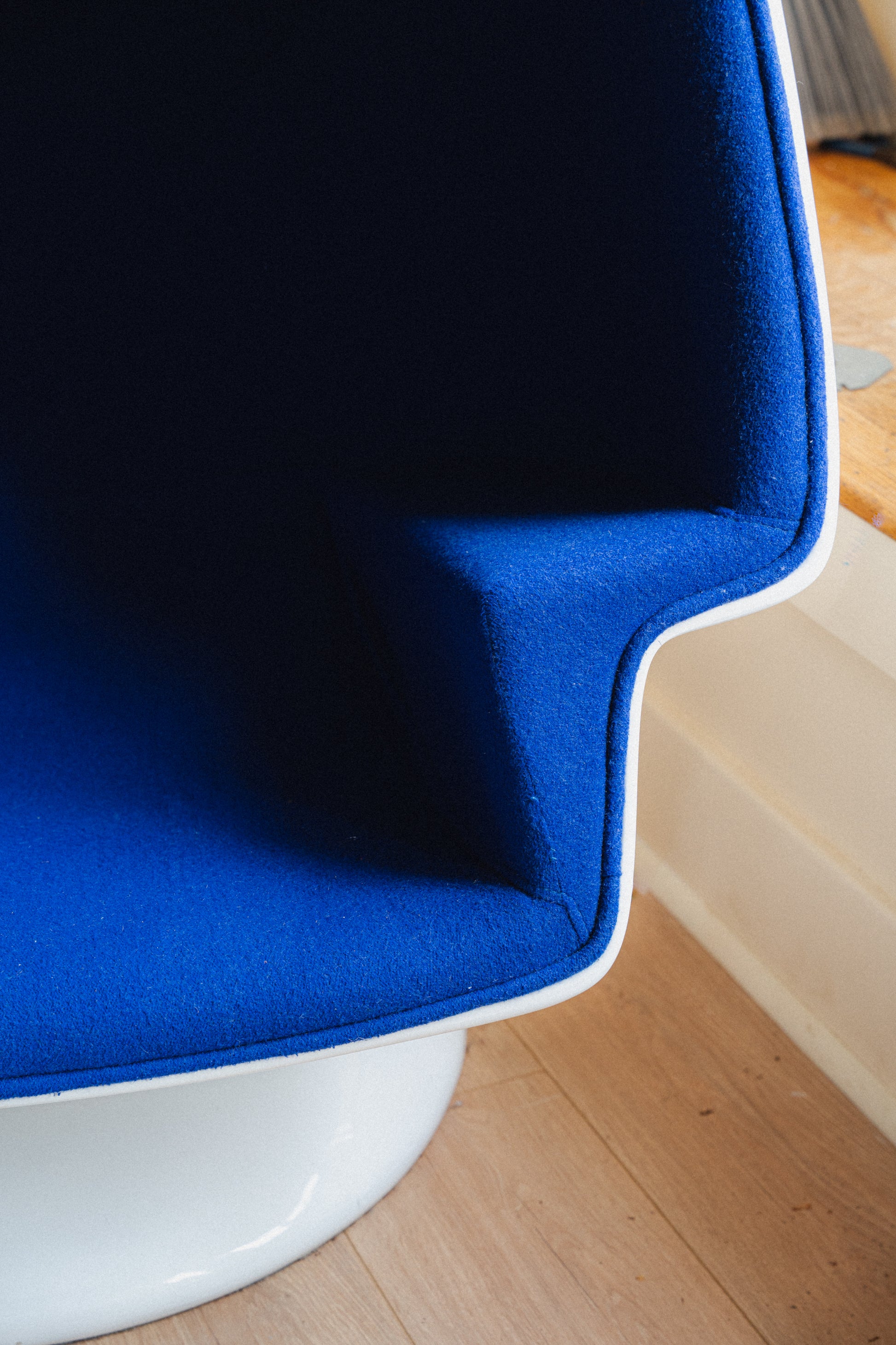 Atomic Era Egg Chair w/ Ottoman