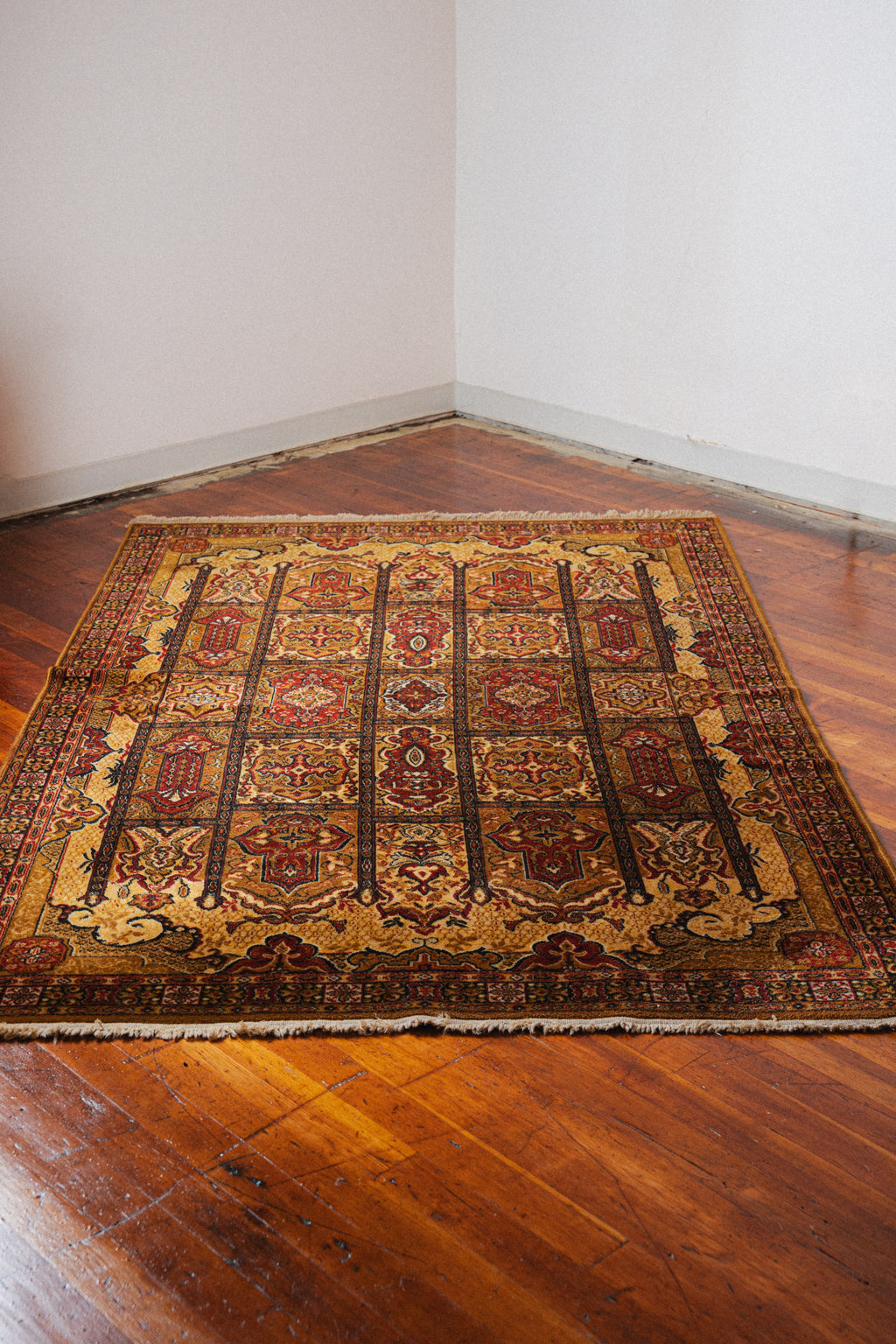 Vintage Turkish Rug 6x9'