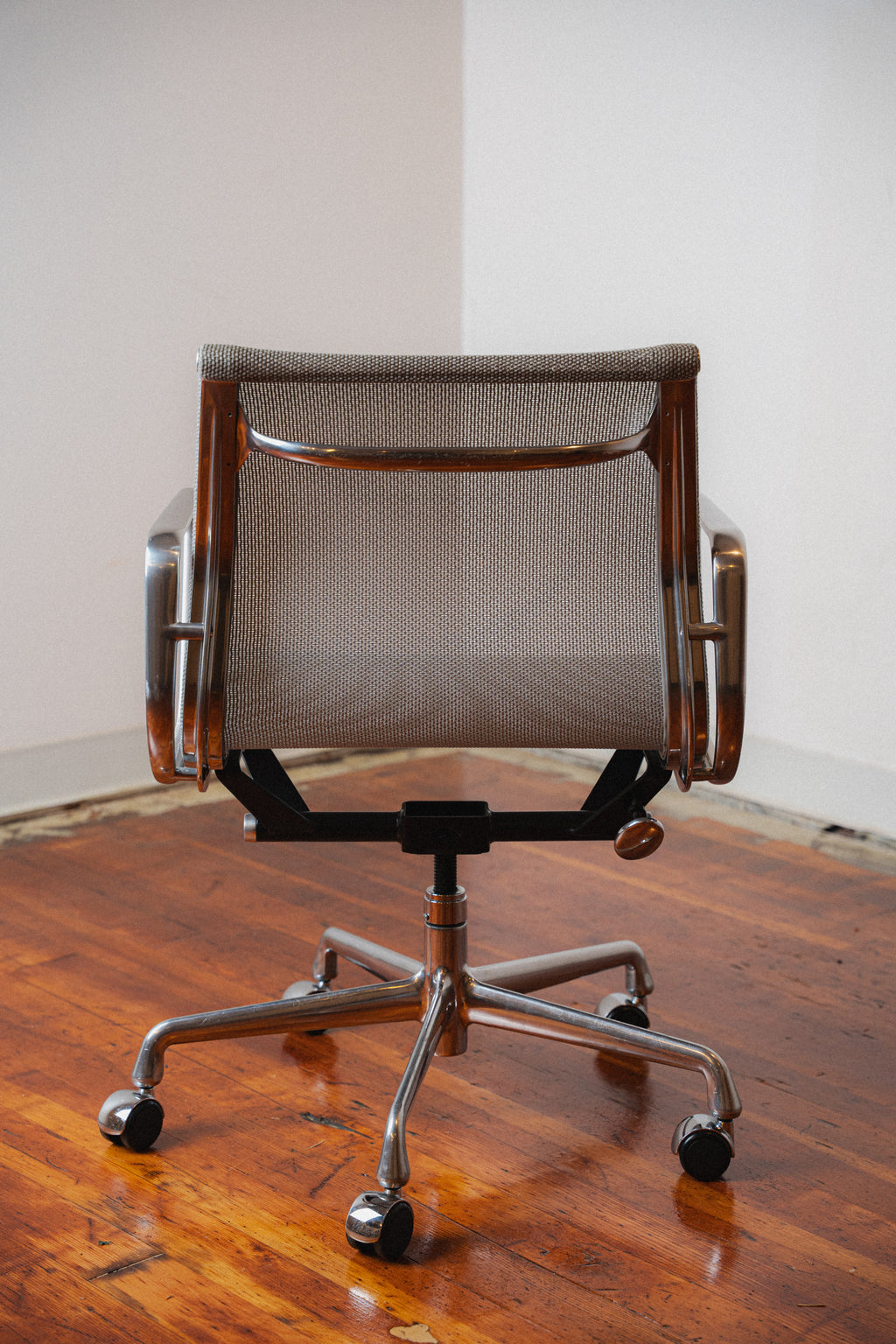 Eames Aluminum Group Chair by Charles & Ray Eames for Herman Miller