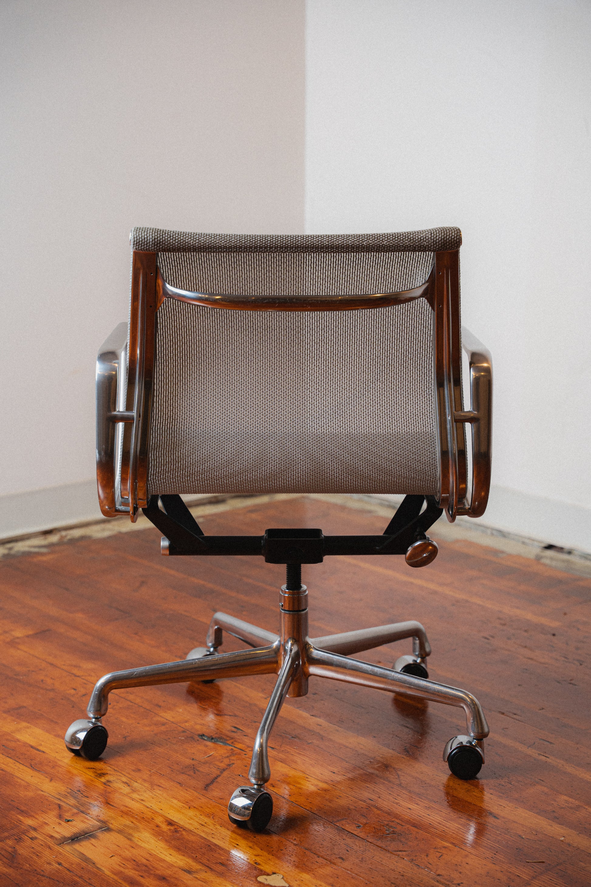 Eames Aluminum Group Chair by Charles & Ray Eames for Herman Miller