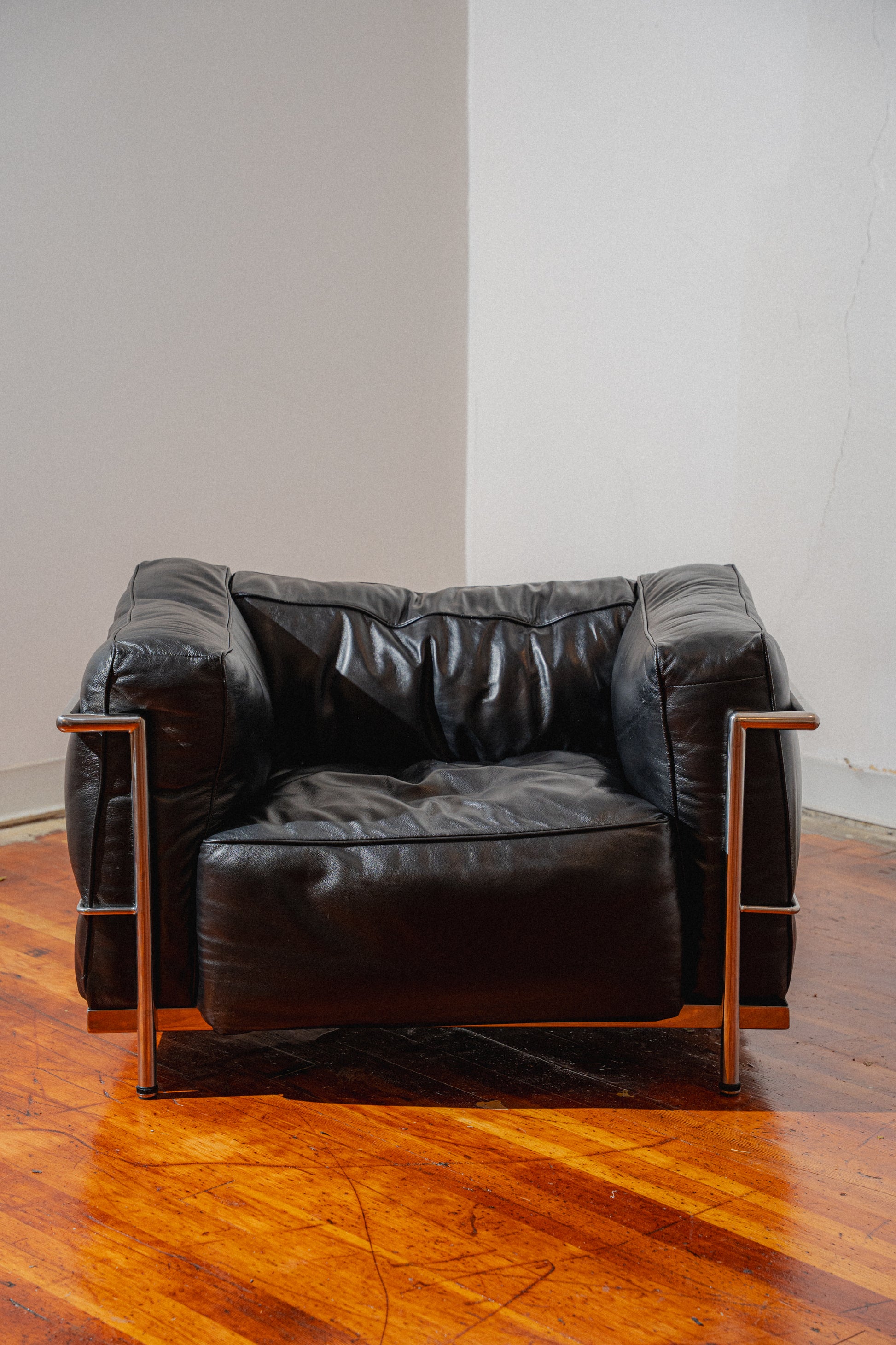 Le Corbusier LC3 Grand Model Style Chair