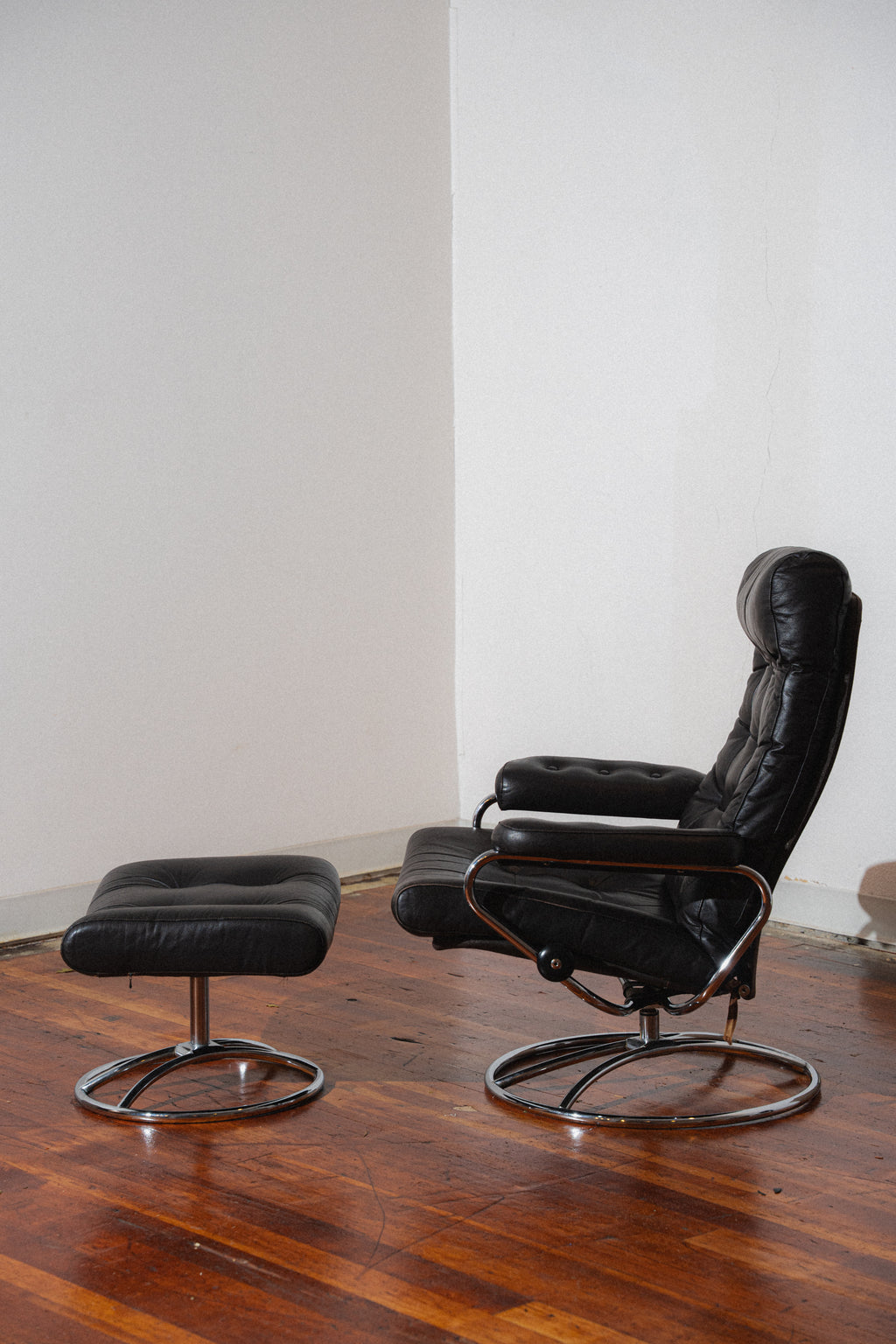 Ekornes Stressless Lounger w/ Ottoman