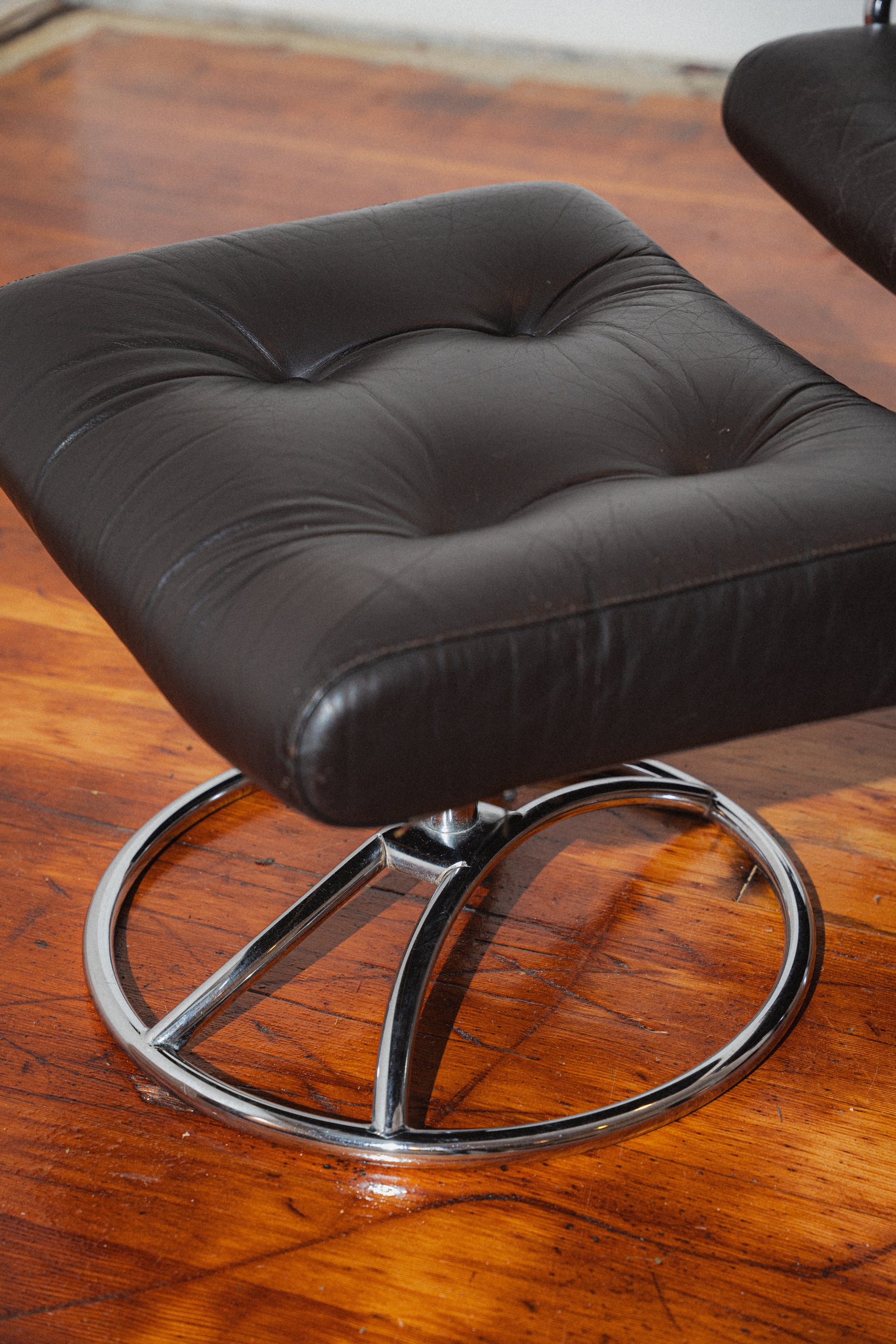 Ekornes Stressless Lounger w/ Ottoman