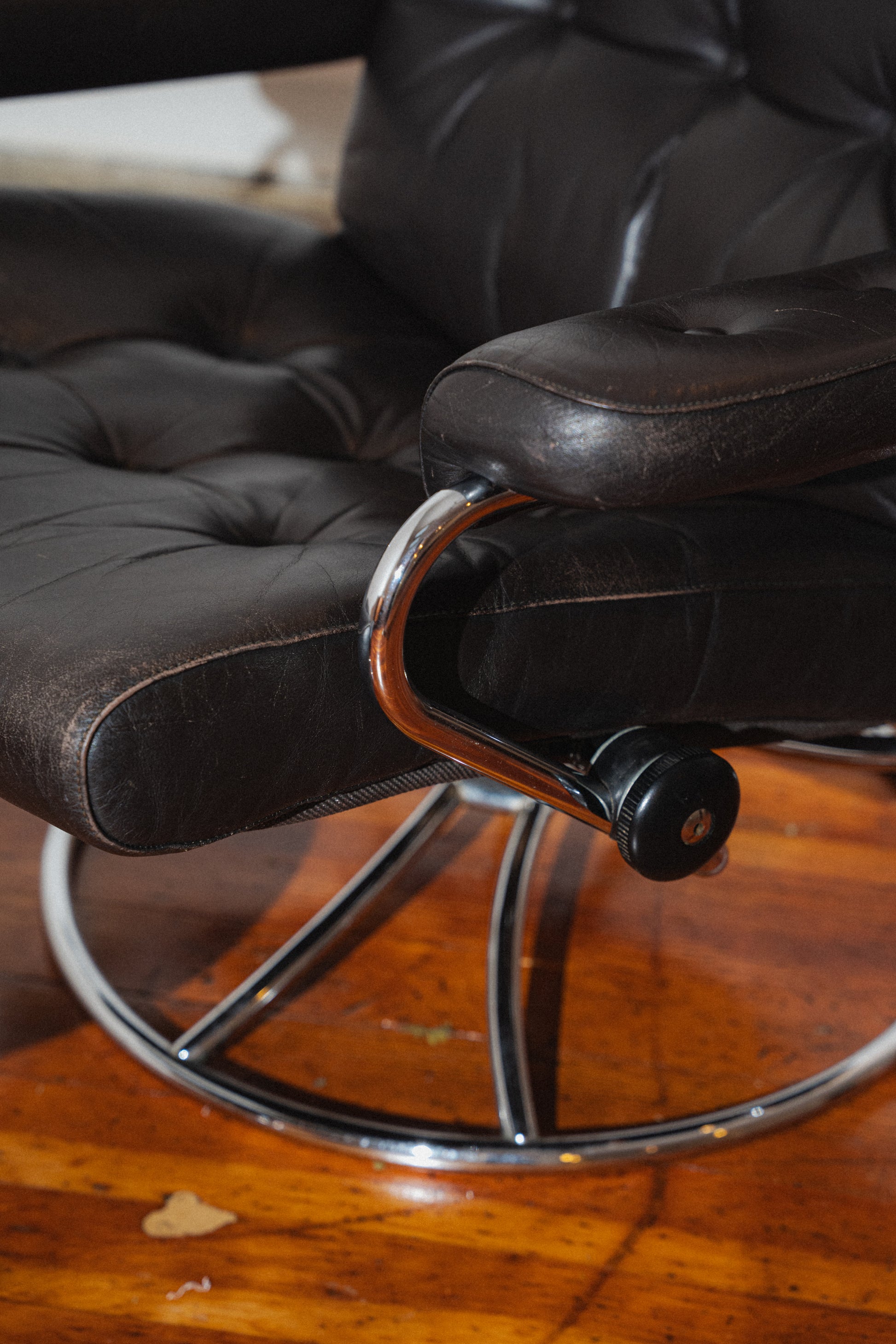 Ekornes Stressless Lounger w/ Ottoman