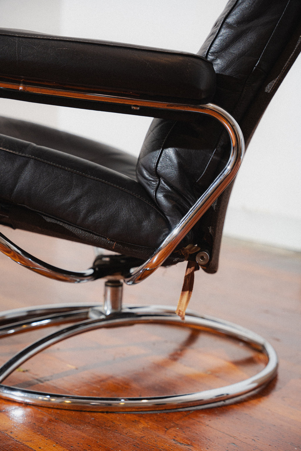 Ekornes Stressless Lounger w/ Ottoman