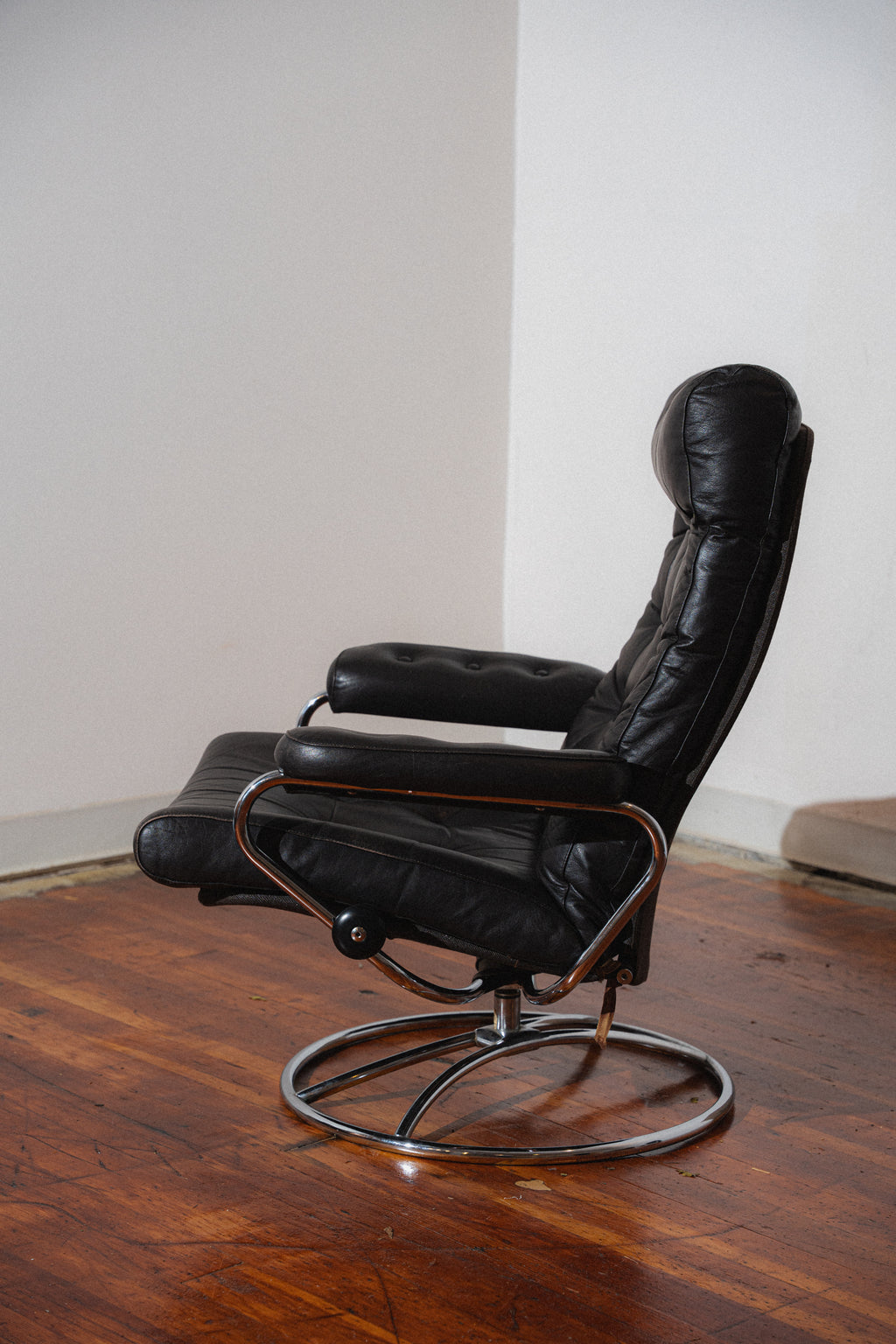 Ekornes Stressless Lounger w/ Ottoman