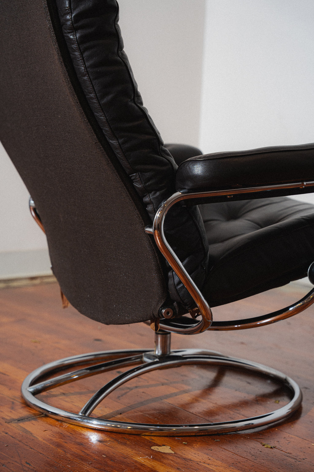 Ekornes Stressless Lounger w/ Ottoman