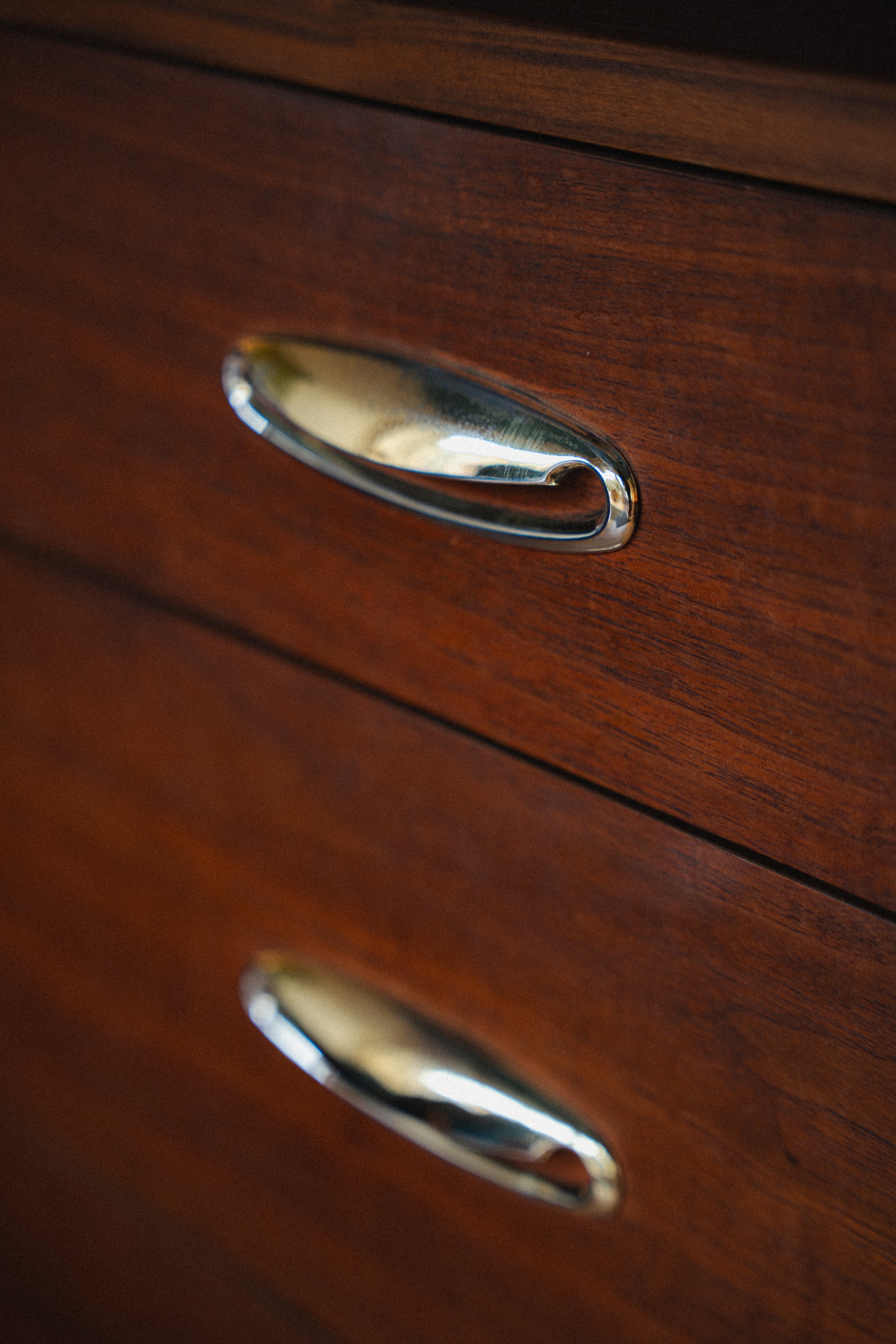 Vega Walnut 9-Drawer Dresser by Morris of California