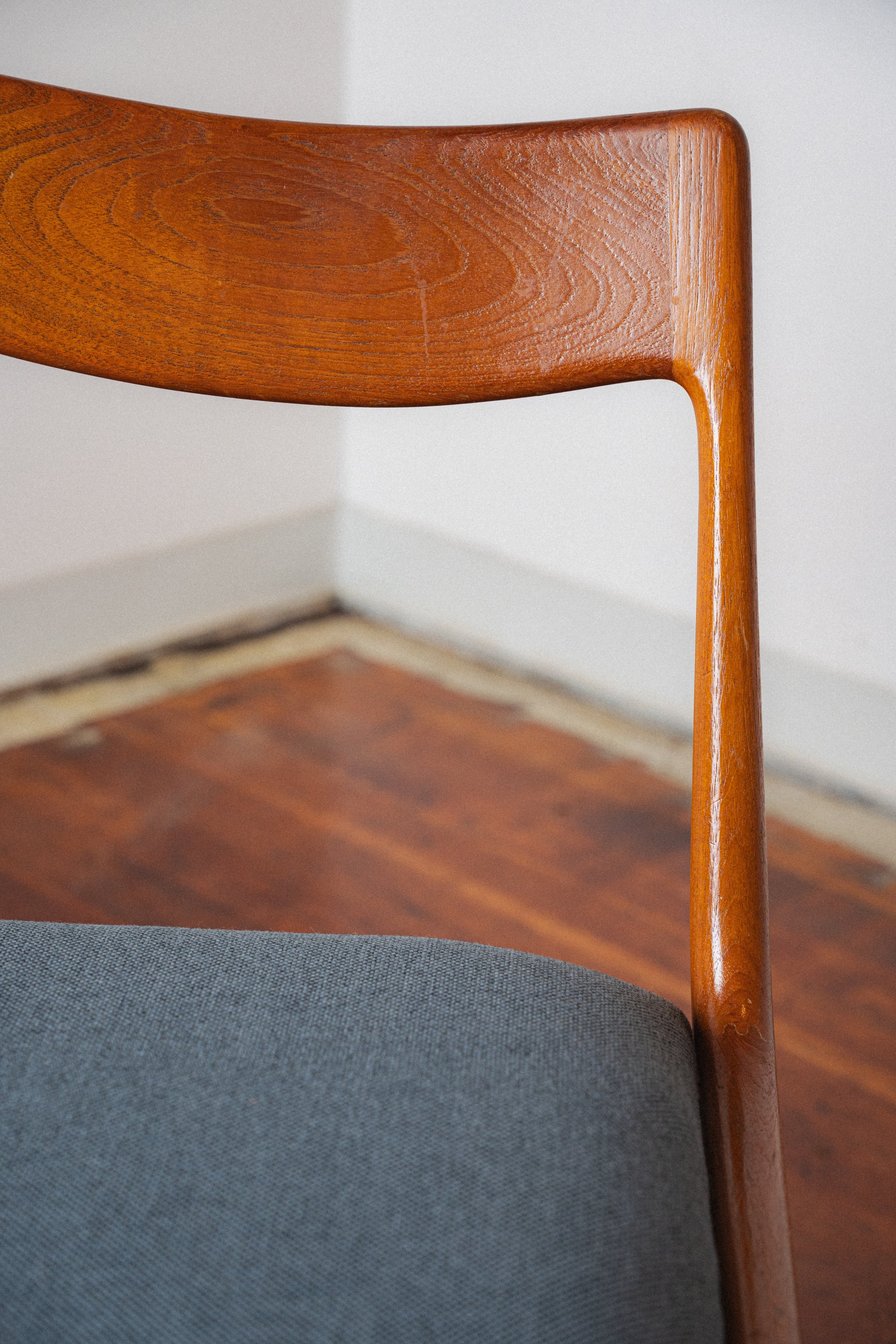 Alfred Christensen  "Boomerang" Chairs, Model 370 for Slagelse Mobelfabrik (Pair)