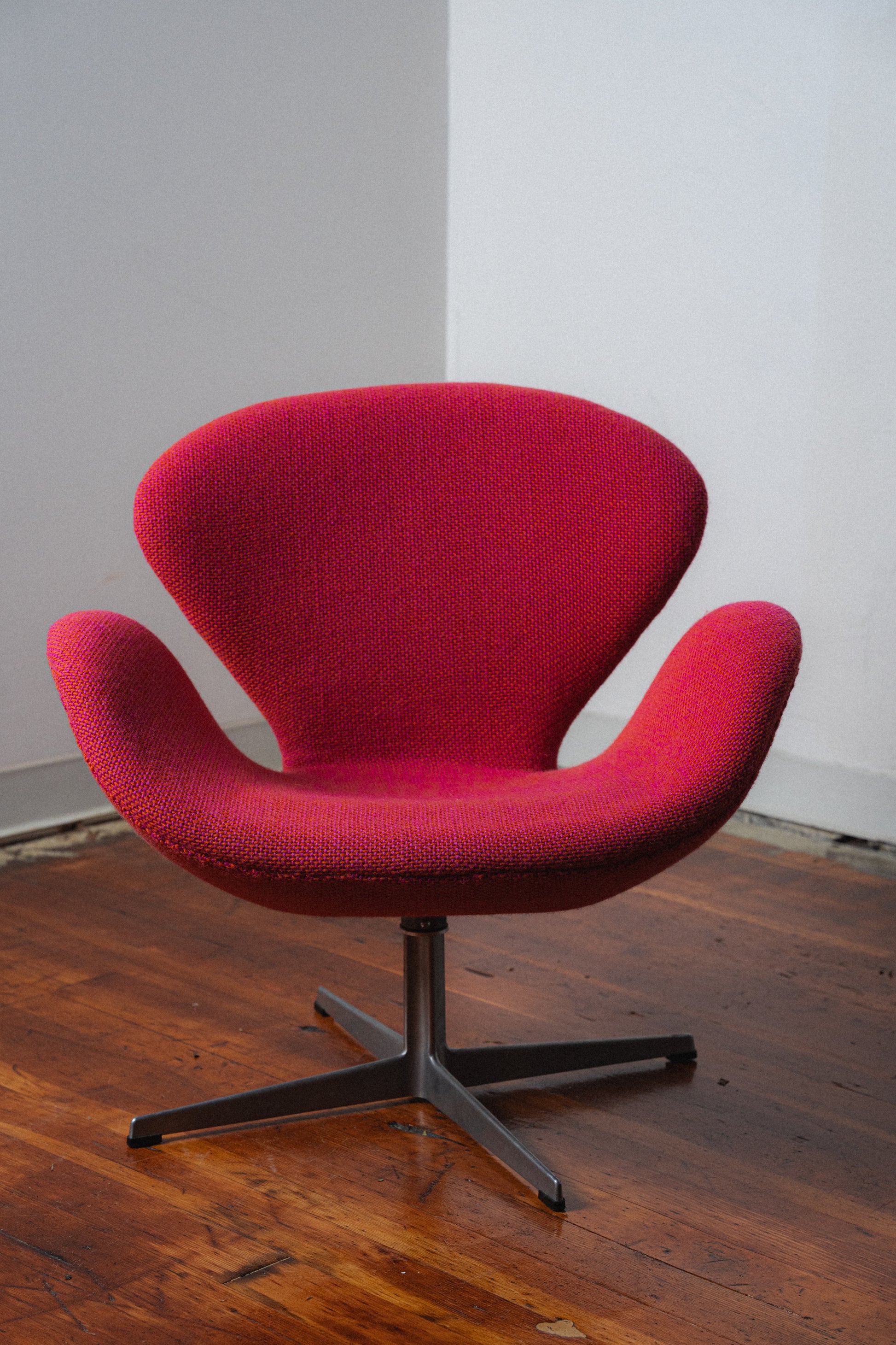 Swan Chair by Arne Jacobsen for Fritz Hansen