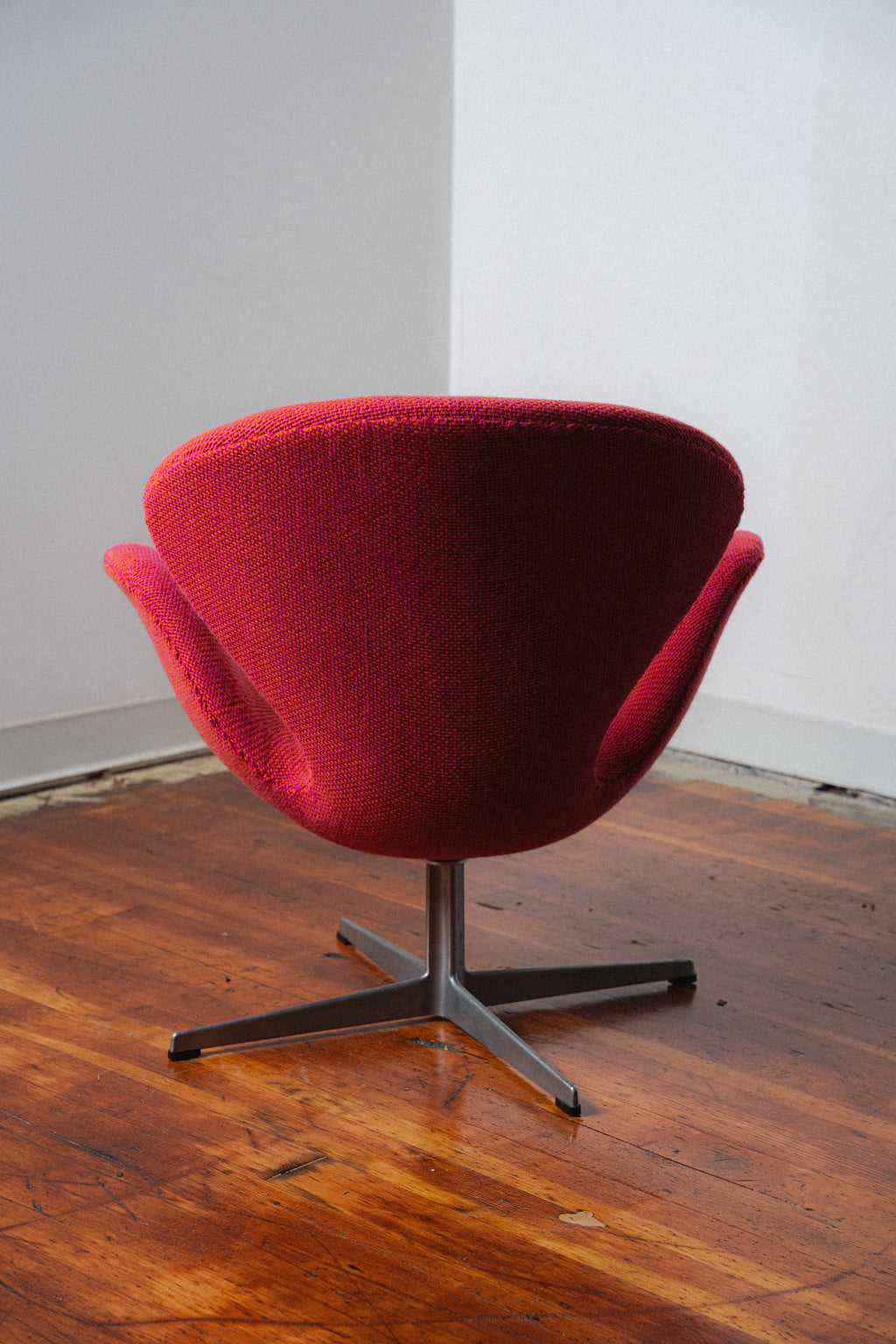 Swan Chair by Arne Jacobsen for Fritz Hansen