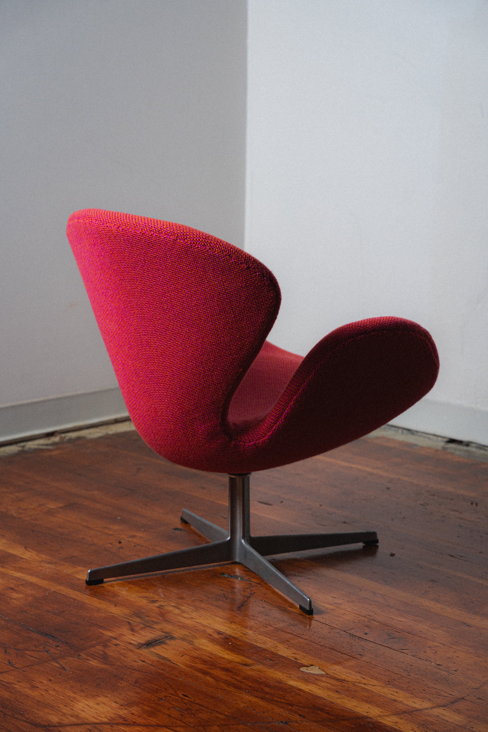 Swan Chair by Arne Jacobsen for Fritz Hansen