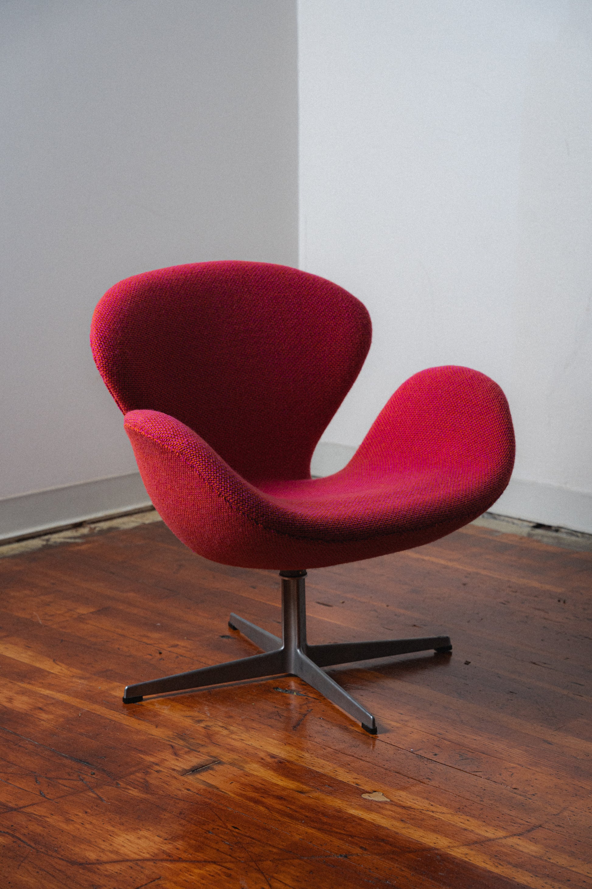 Swan Chair by Arne Jacobsen for Fritz Hansen