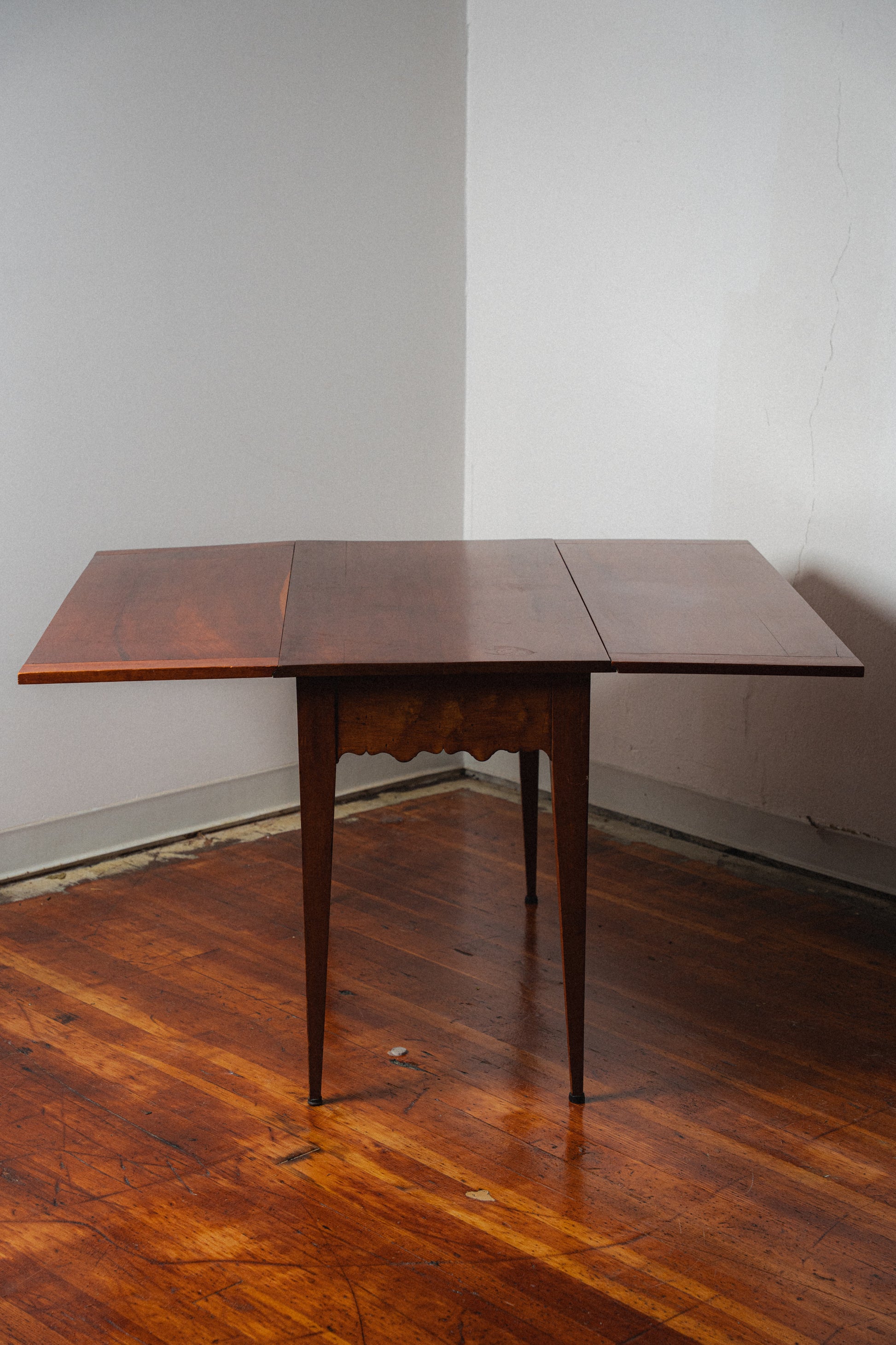 18th Century Georgian Mahogany Drop-Leaf Table