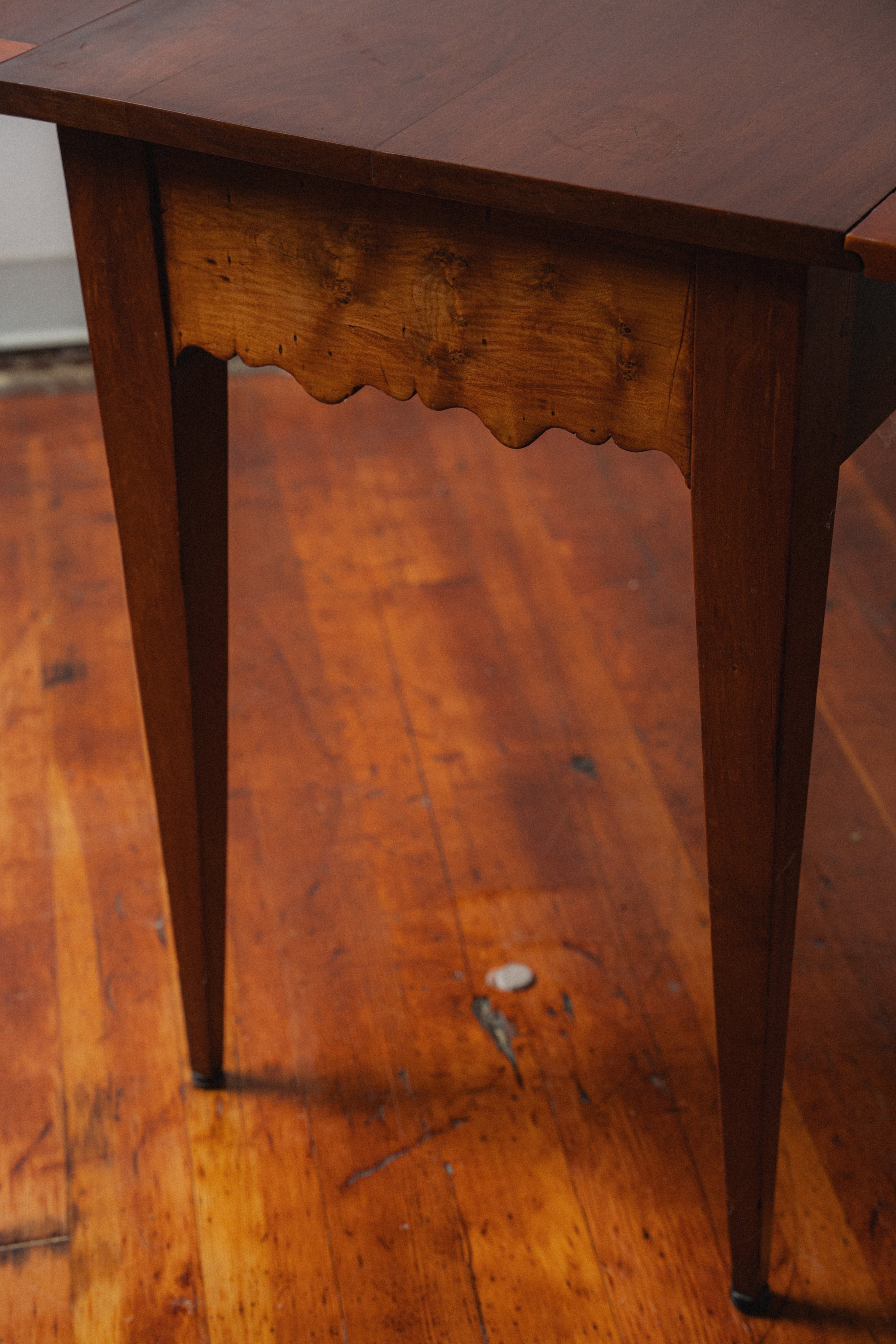 18th Century Georgian Mahogany Drop-Leaf Table
