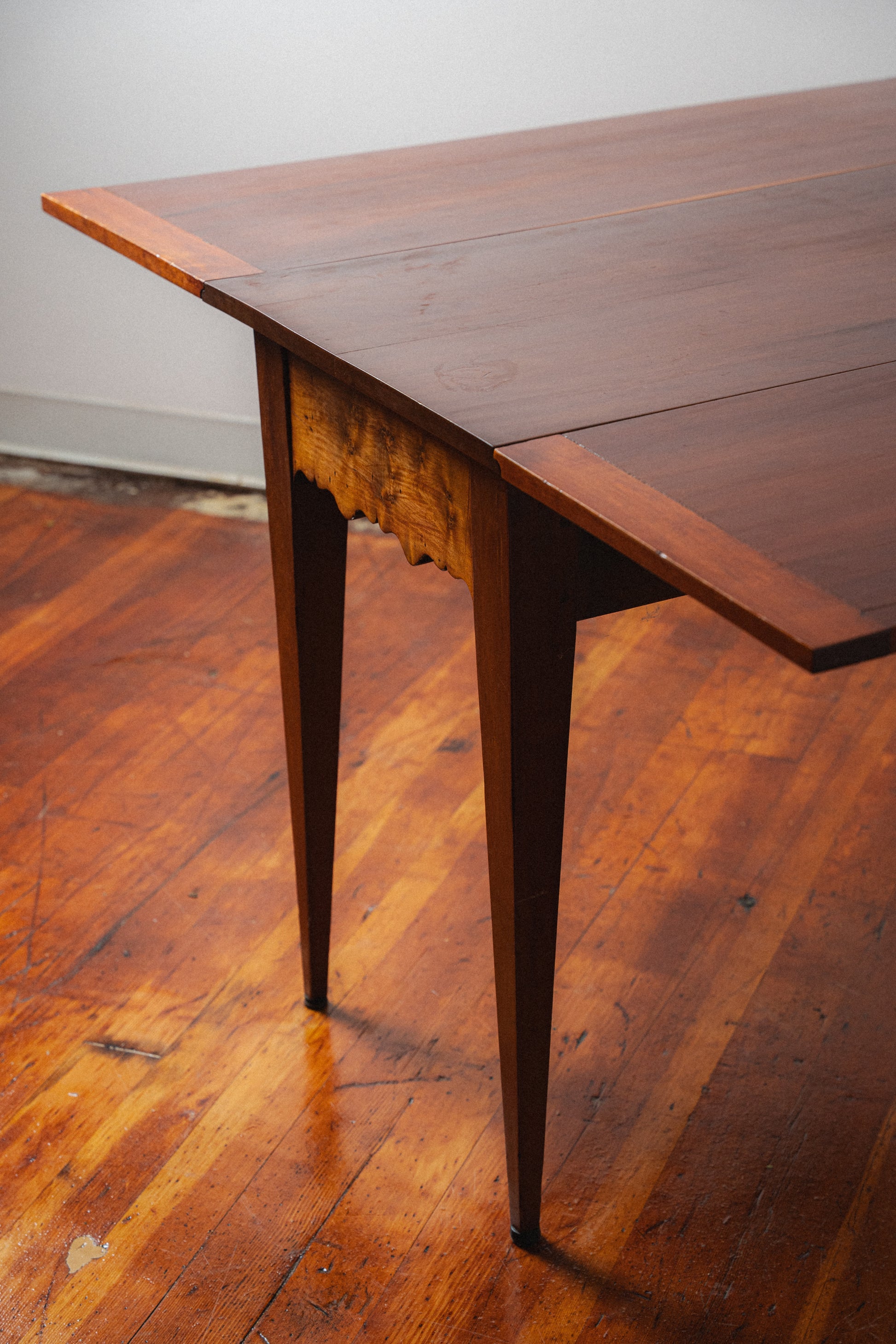 18th Century Georgian Mahogany Drop-Leaf Table