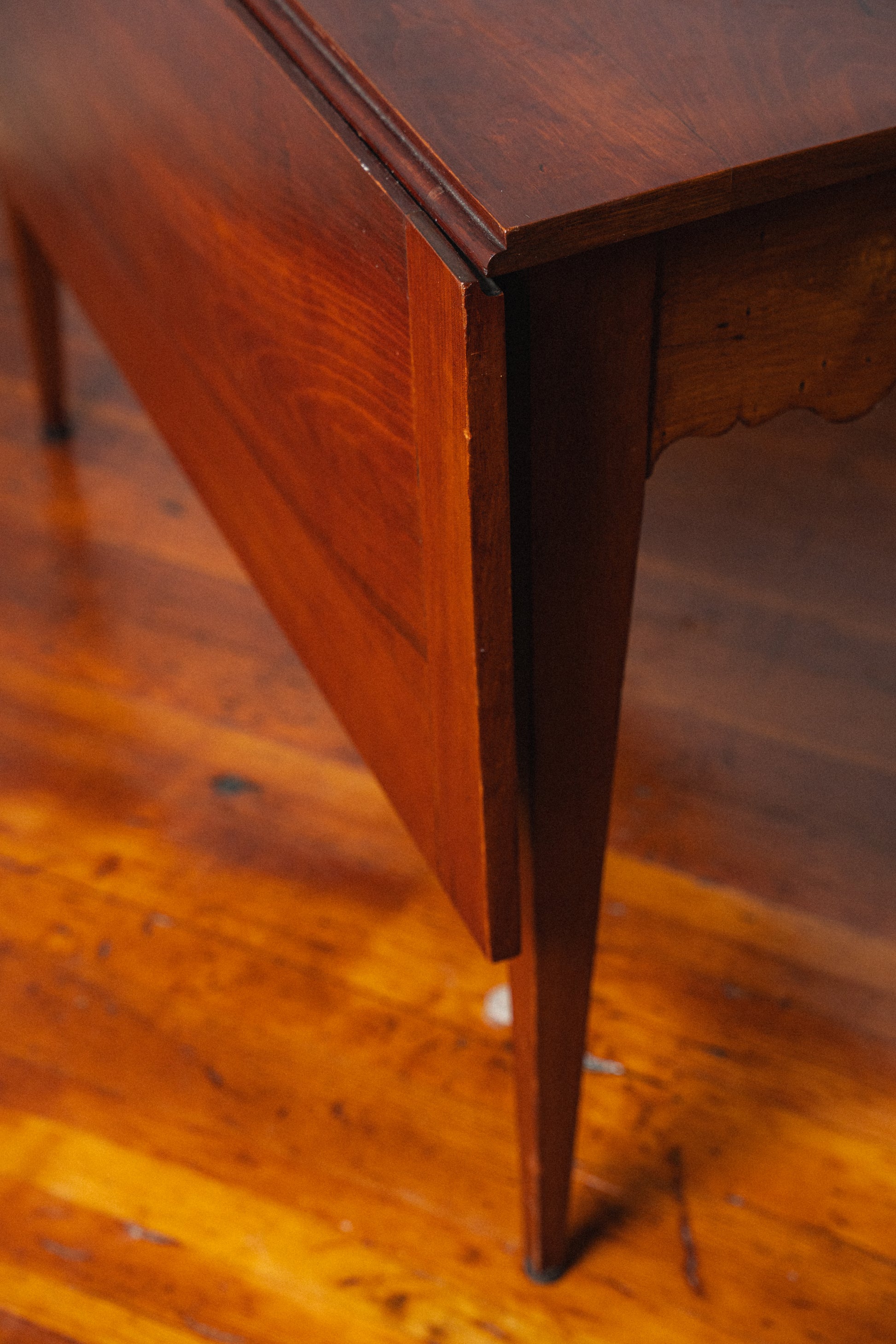 18th Century Georgian Mahogany Drop-Leaf Table