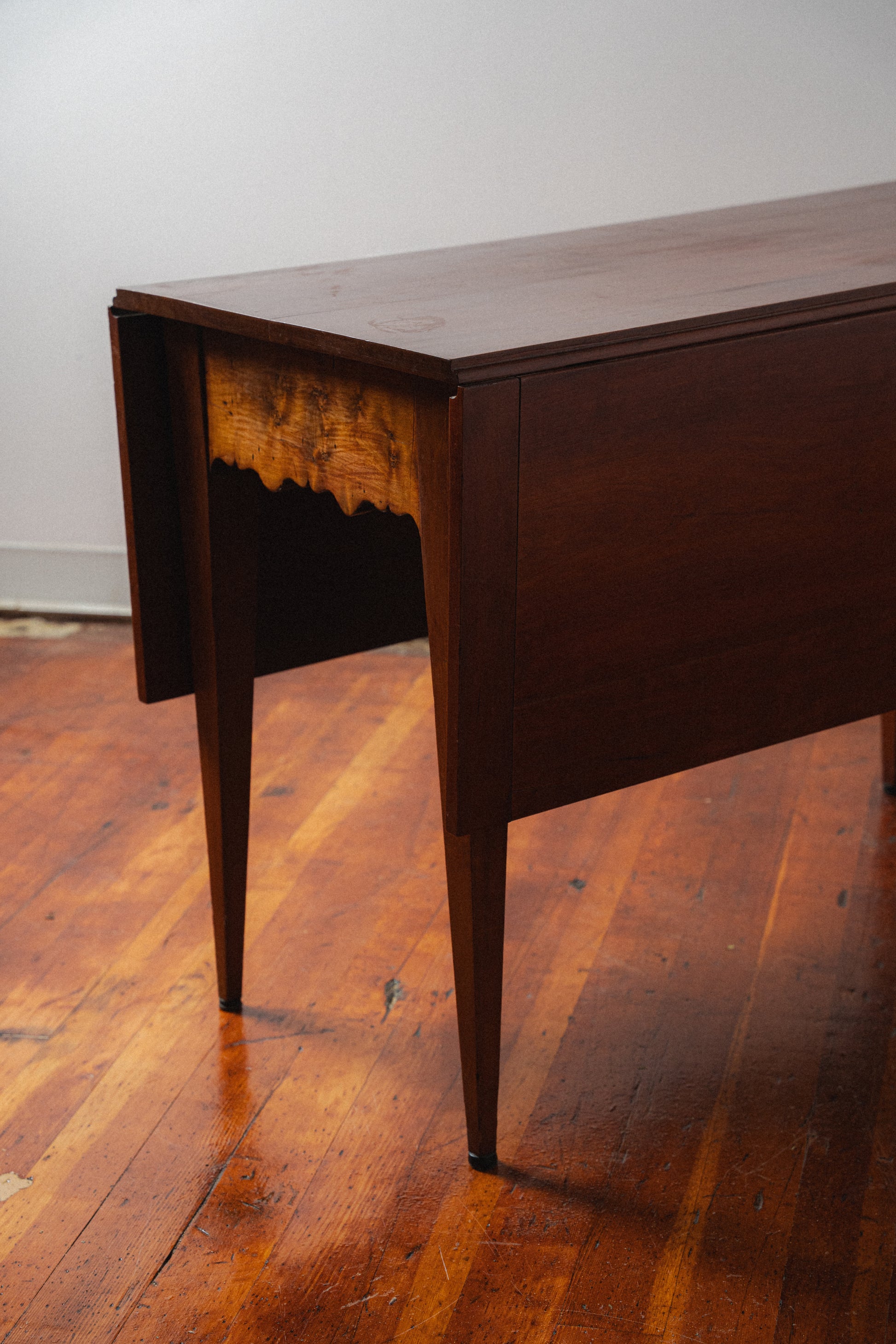 18th Century Georgian Mahogany Drop-Leaf Table