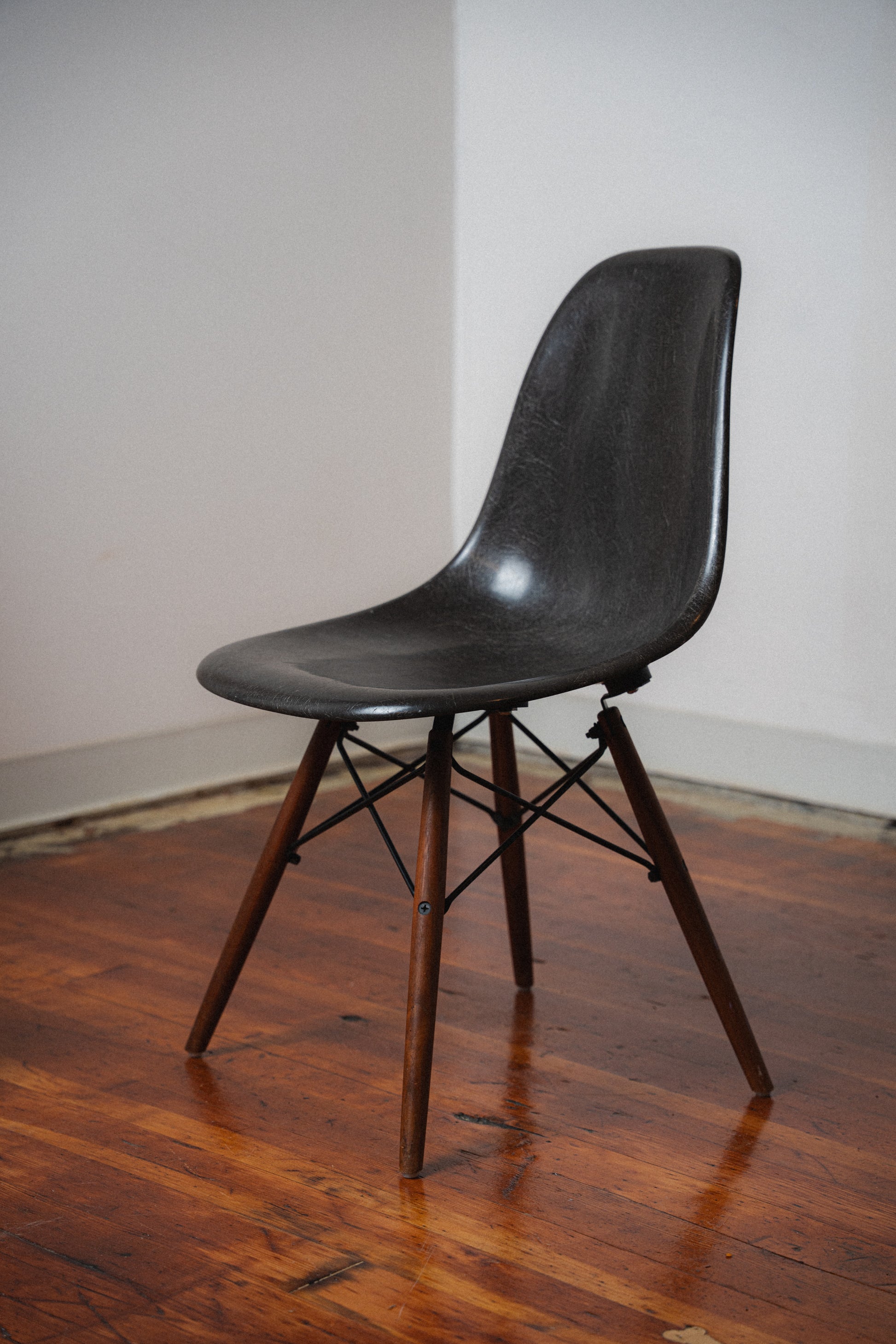 Molded Fiberglass Chair by Charles & Ray Eames for Herman Miller (4th Gen)