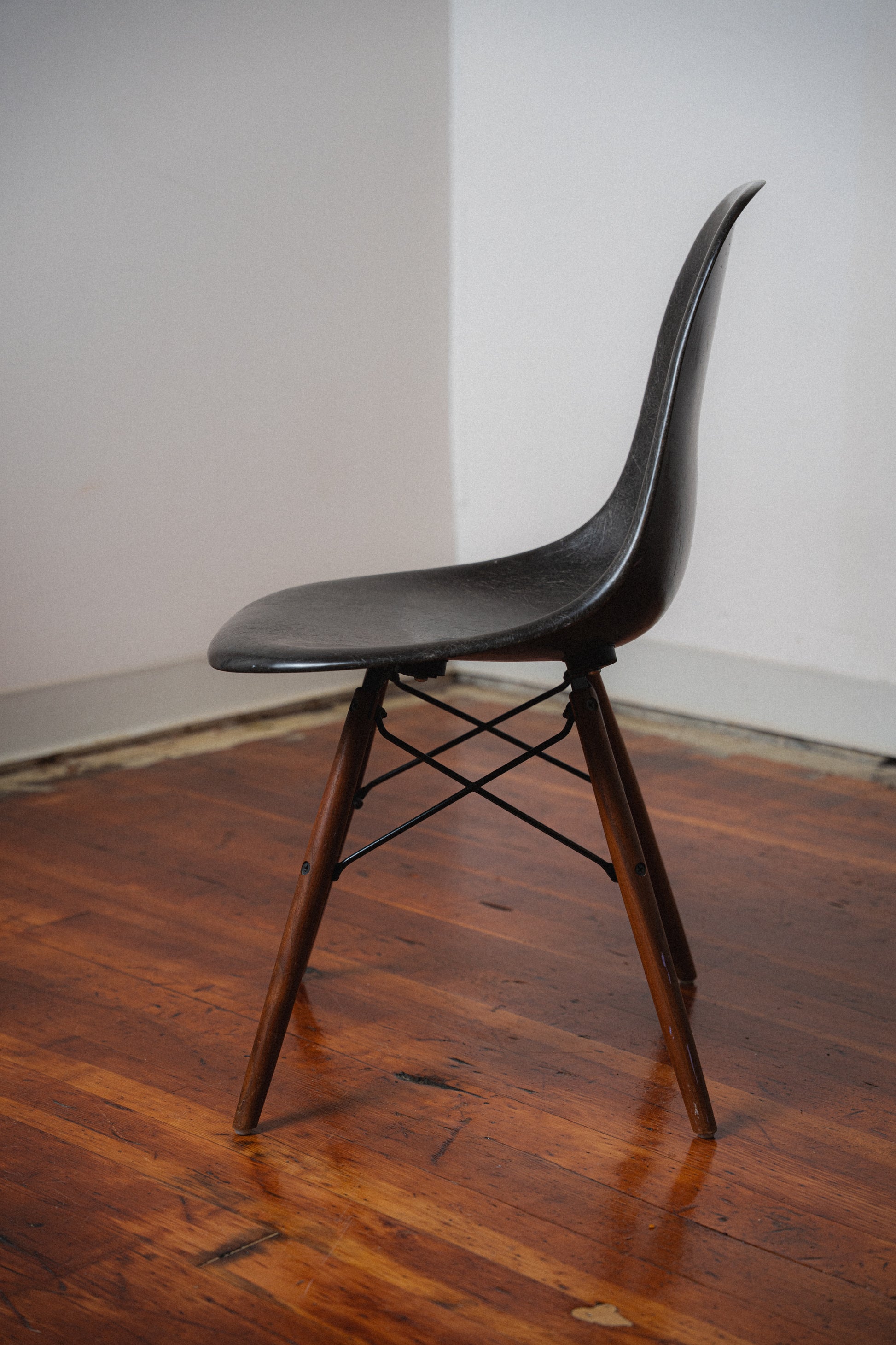 Molded Fiberglass Chair by Charles & Ray Eames for Herman Miller (4th Gen)