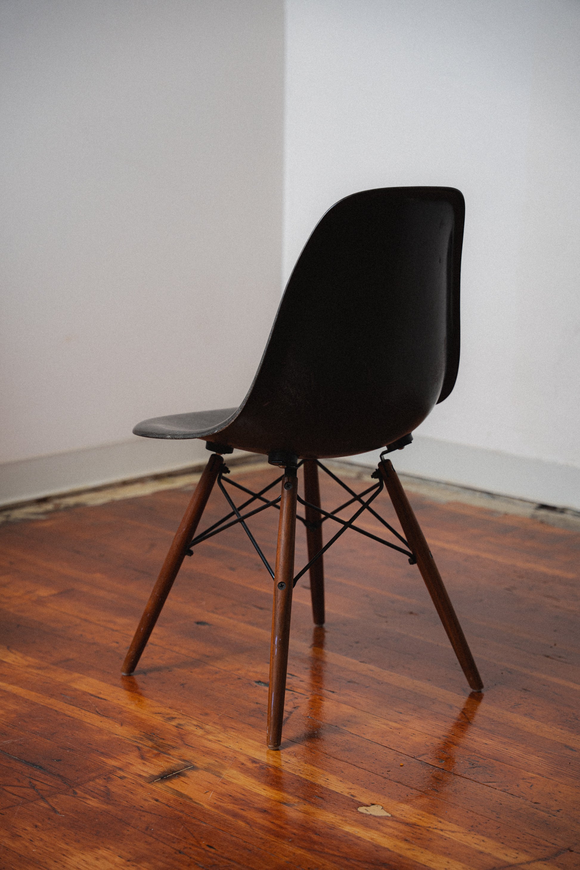 Molded Fiberglass Chair by Charles & Ray Eames for Herman Miller (4th Gen)