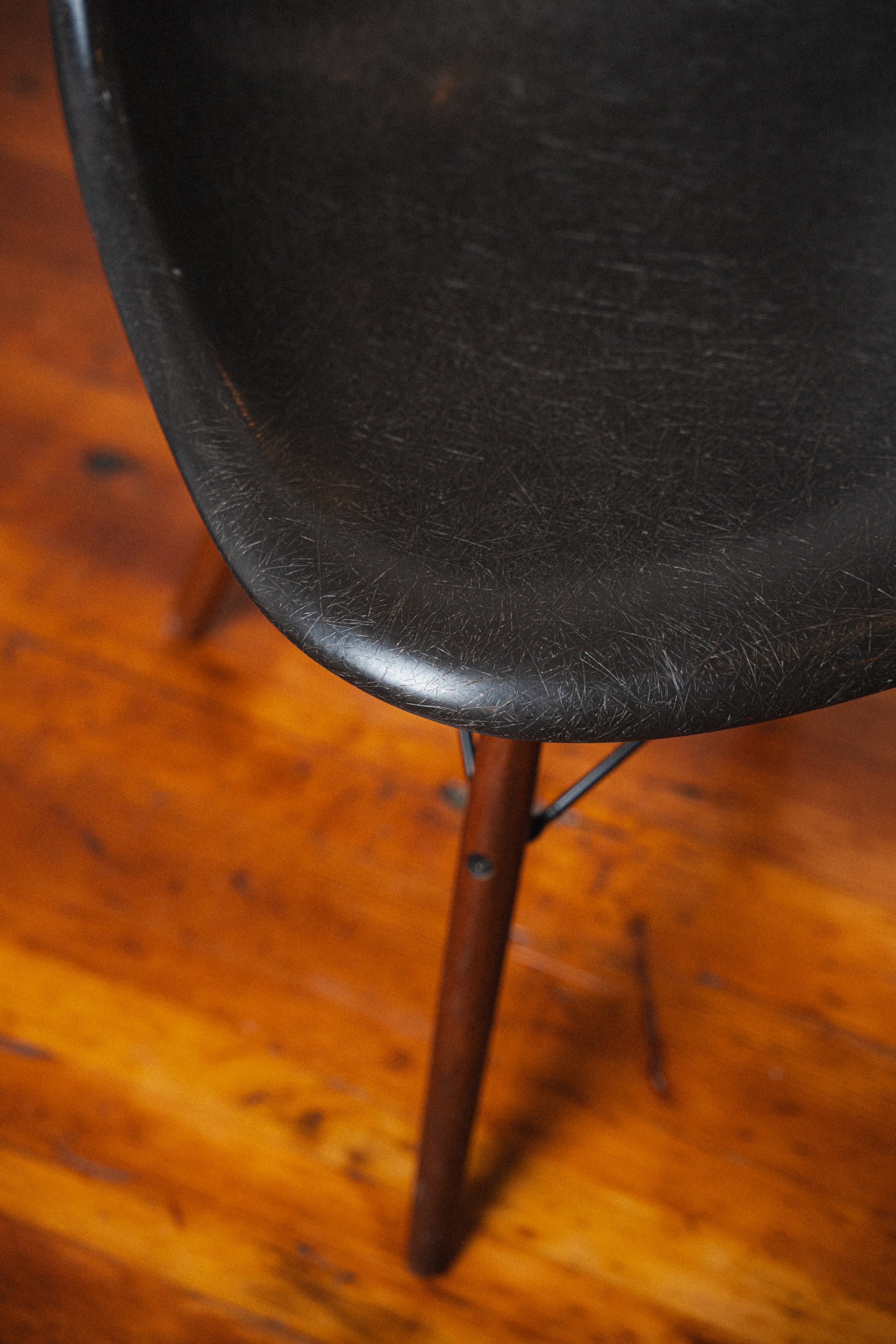 Molded Fiberglass Chair by Charles & Ray Eames for Herman Miller (4th Gen)