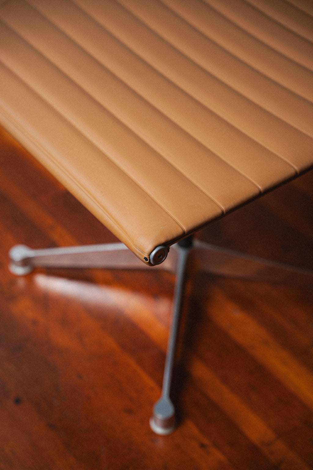 Early Production Eames Aluminum Group Chair by Charles & Ray Eames for Herman Miller