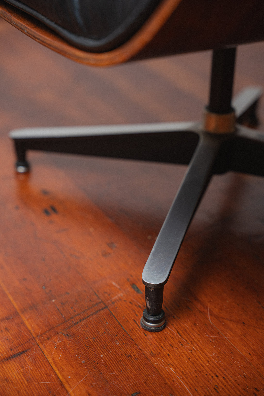 1960s 2nd Generation Eames 670 Lounge Chair with 671 Ottoman by Charles & Ray Eames for Herman Miller