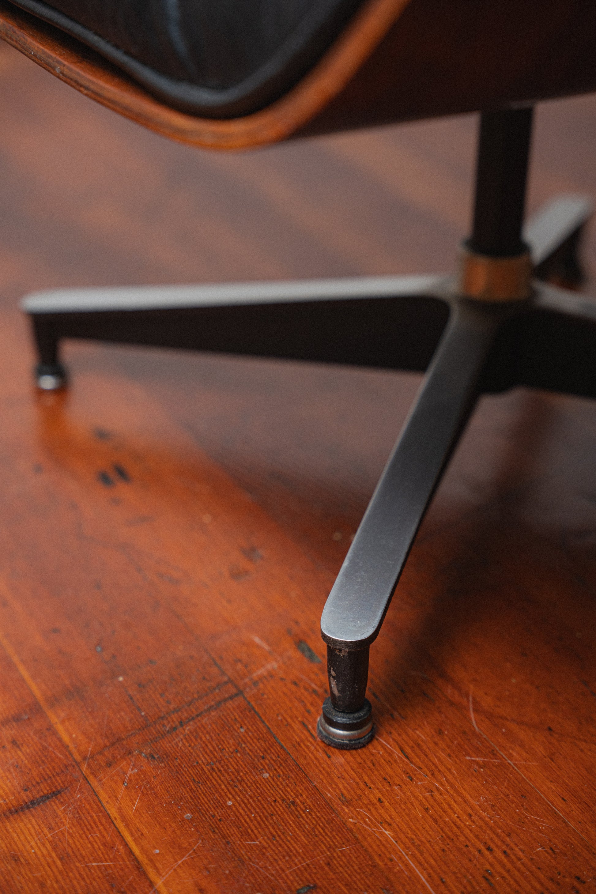 1960s 2nd Generation Eames 670 Lounge Chair with 671 Ottoman by Charles & Ray Eames for Herman Miller