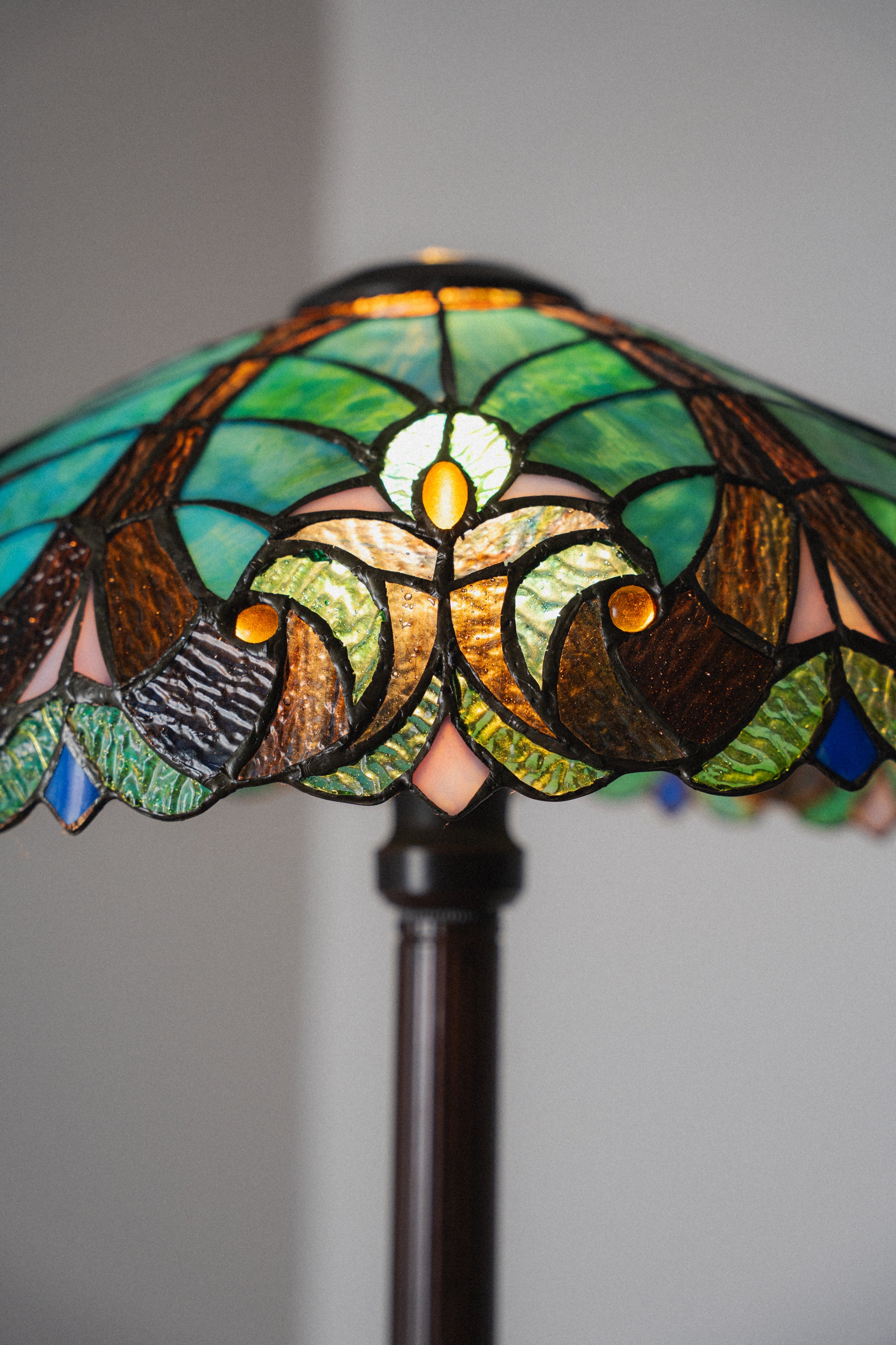 Vintage Tiffany-Style Floor Lamp