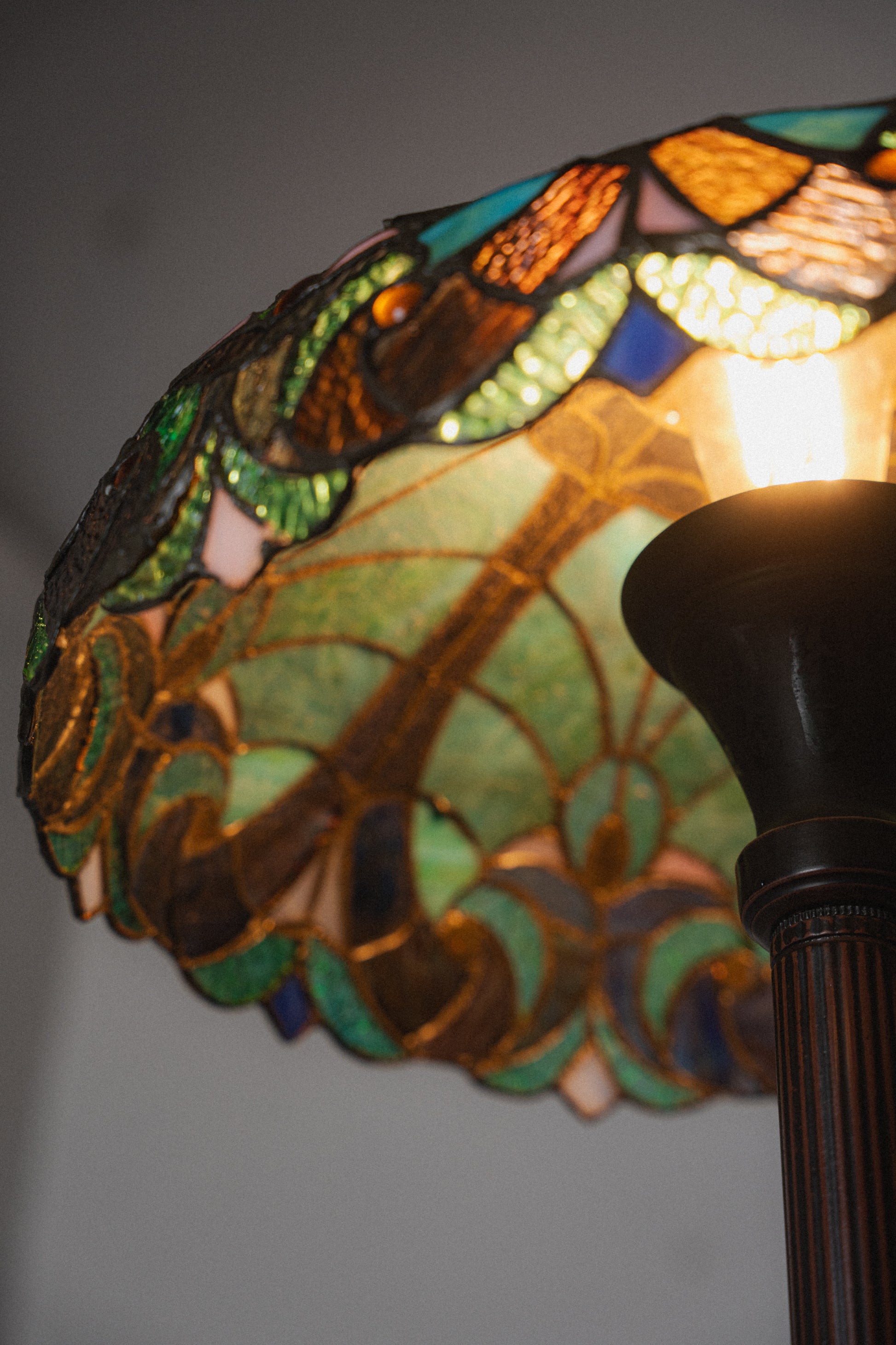 Vintage Tiffany-Style Floor Lamp
