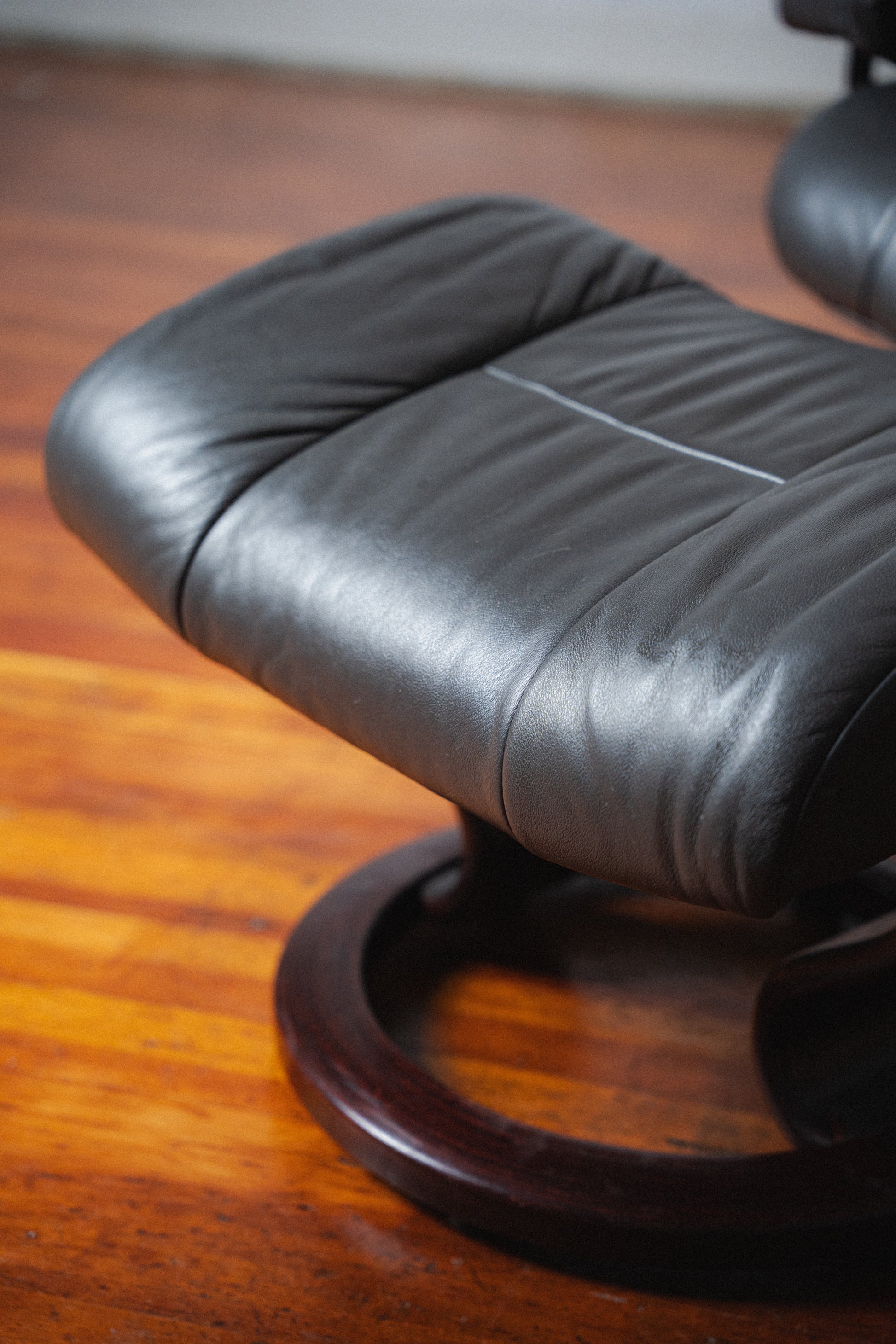 Ekornes Stressless Lounge Chair w/ Ottoman