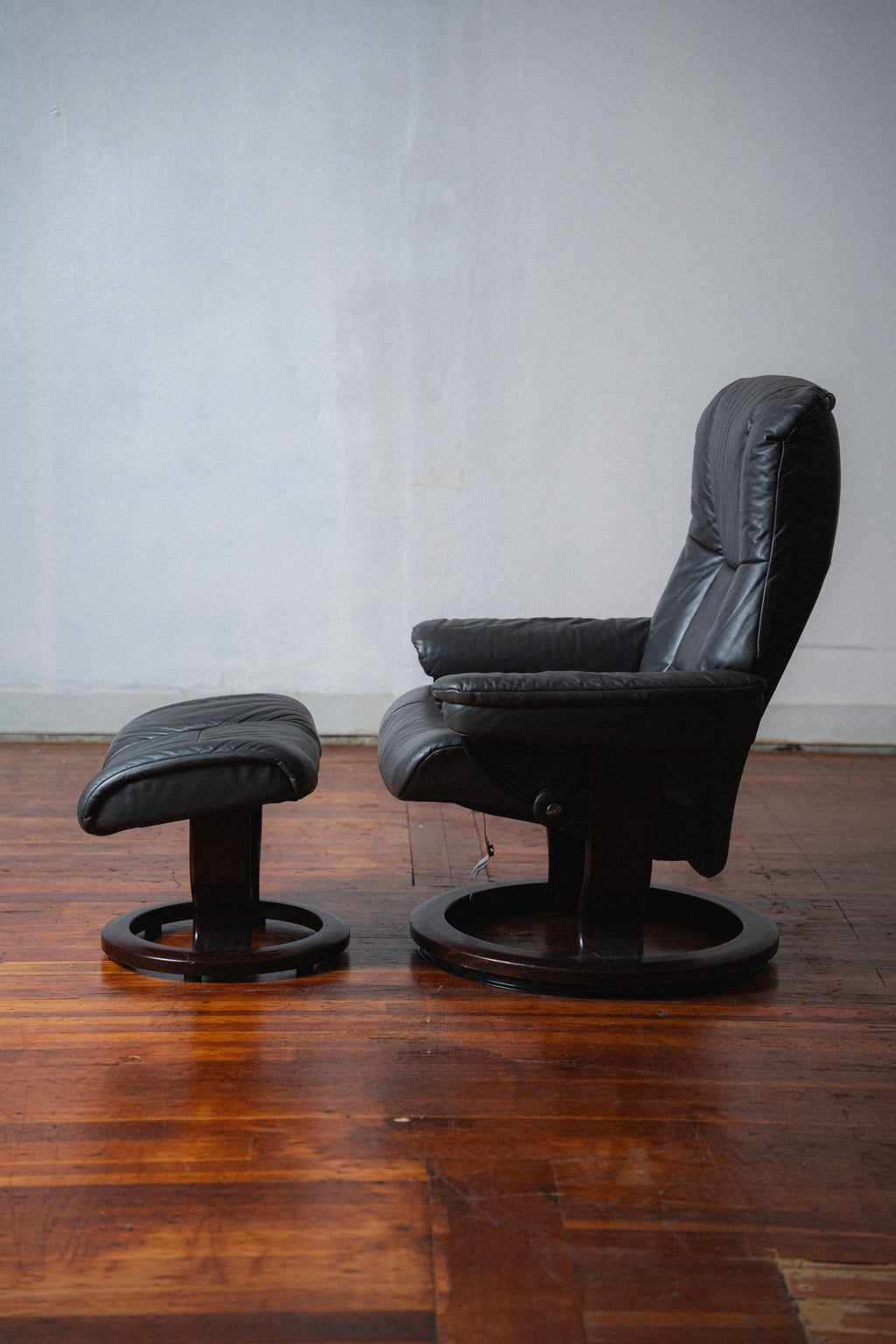 Ekornes Stressless Lounge Chair w/ Ottoman