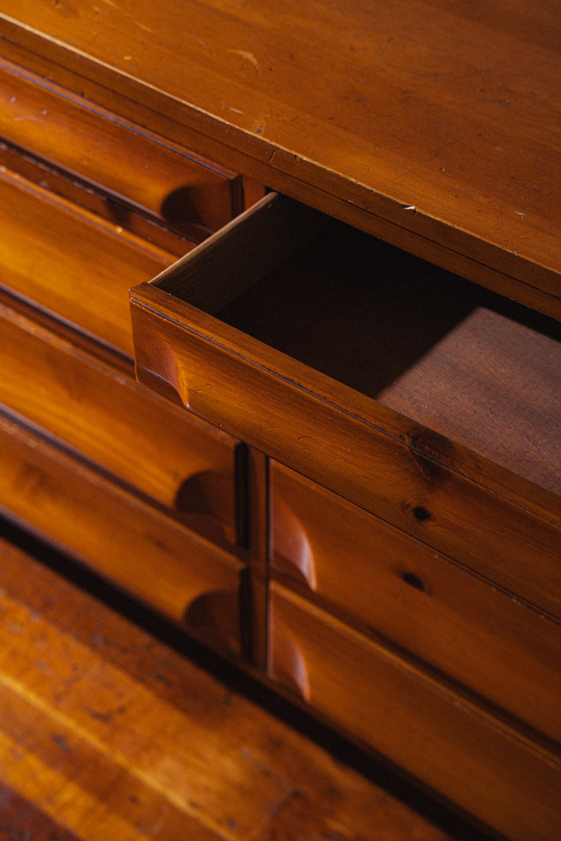 Pine 6-Drawer Dresser by Franklin Shockey Company