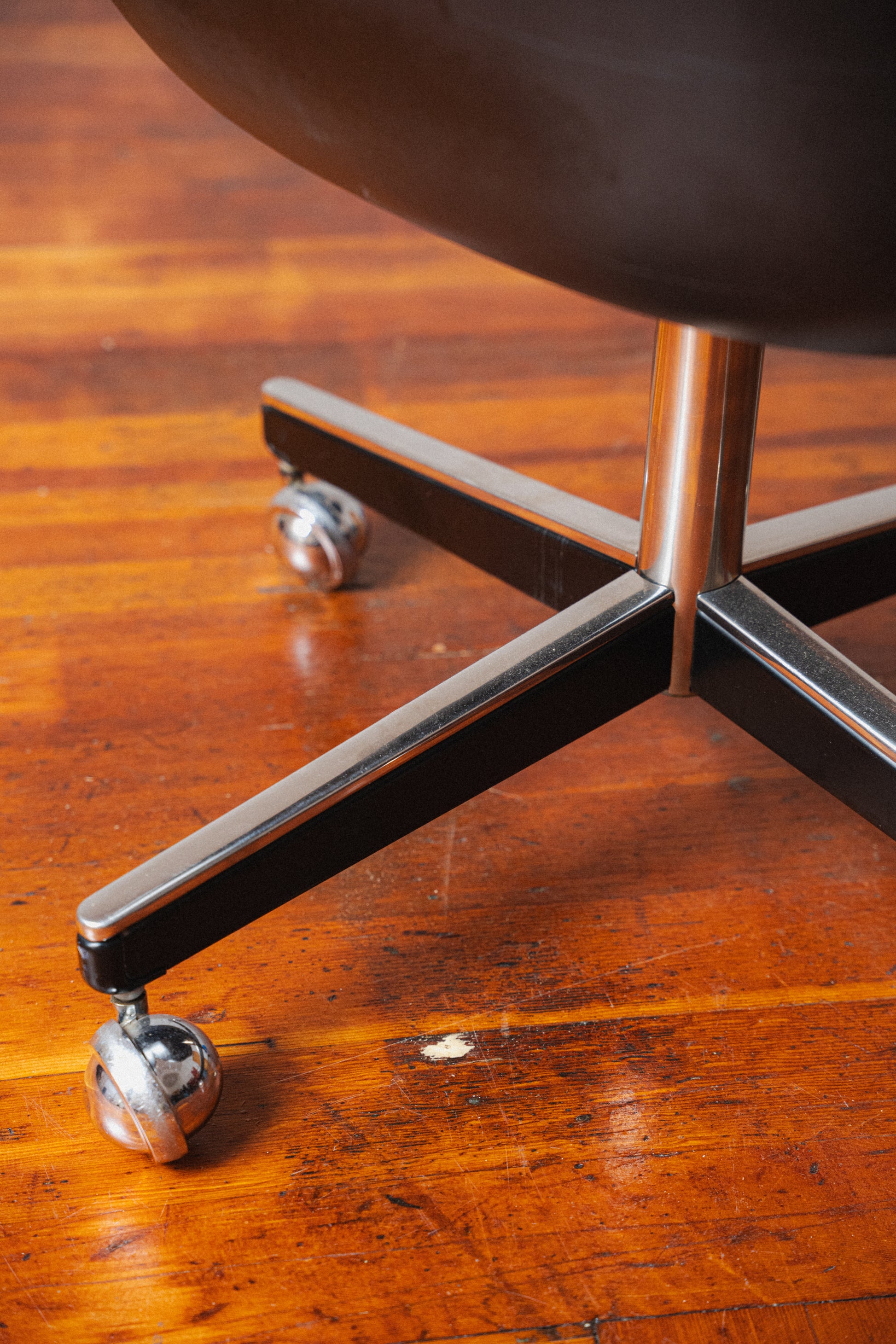 1960s Pollock Executive Chair by Charles Pollock for Knoll