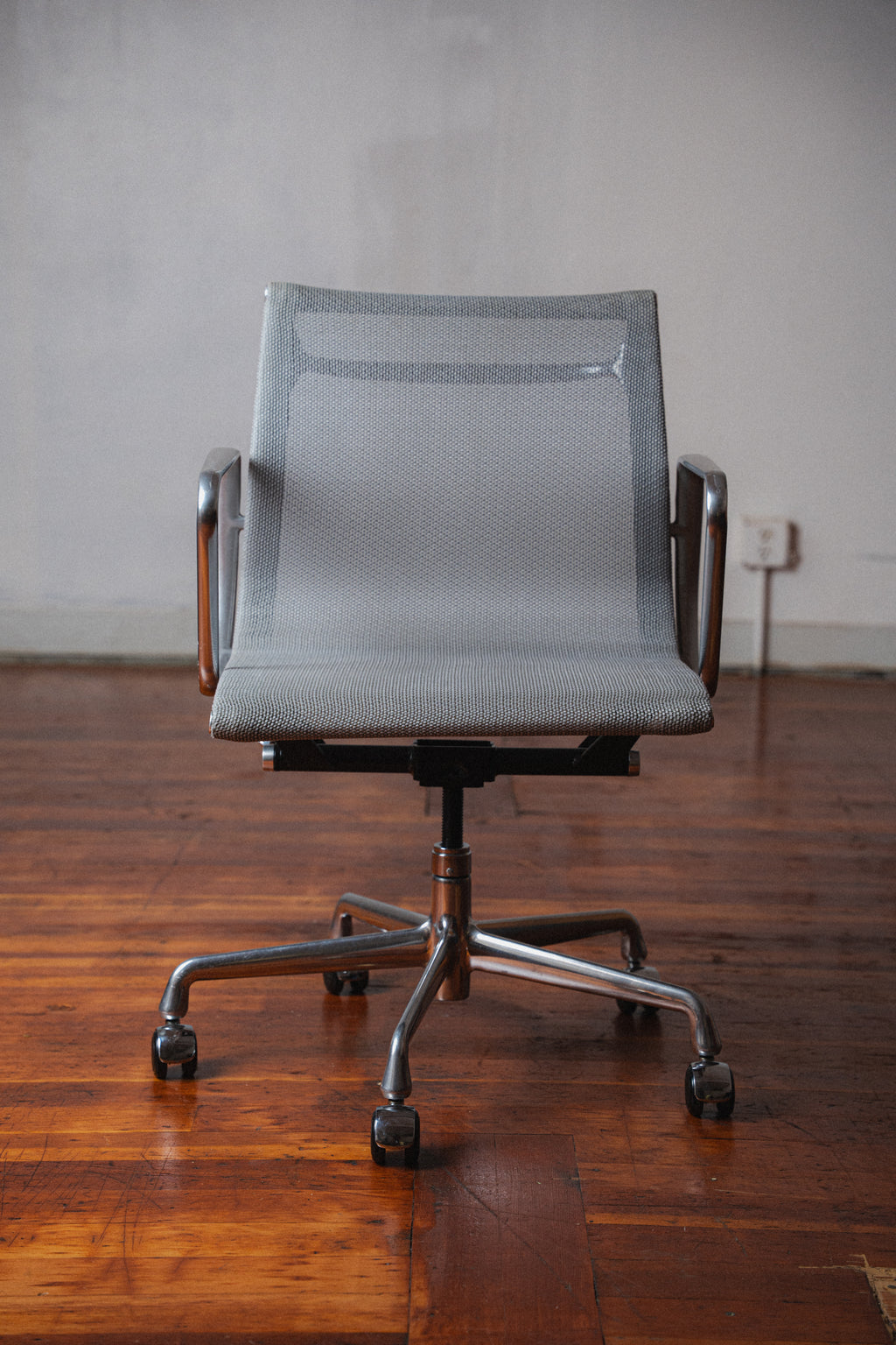 Eames Aluminum Group Chair by Charles & Ray Eames for Herman Miller