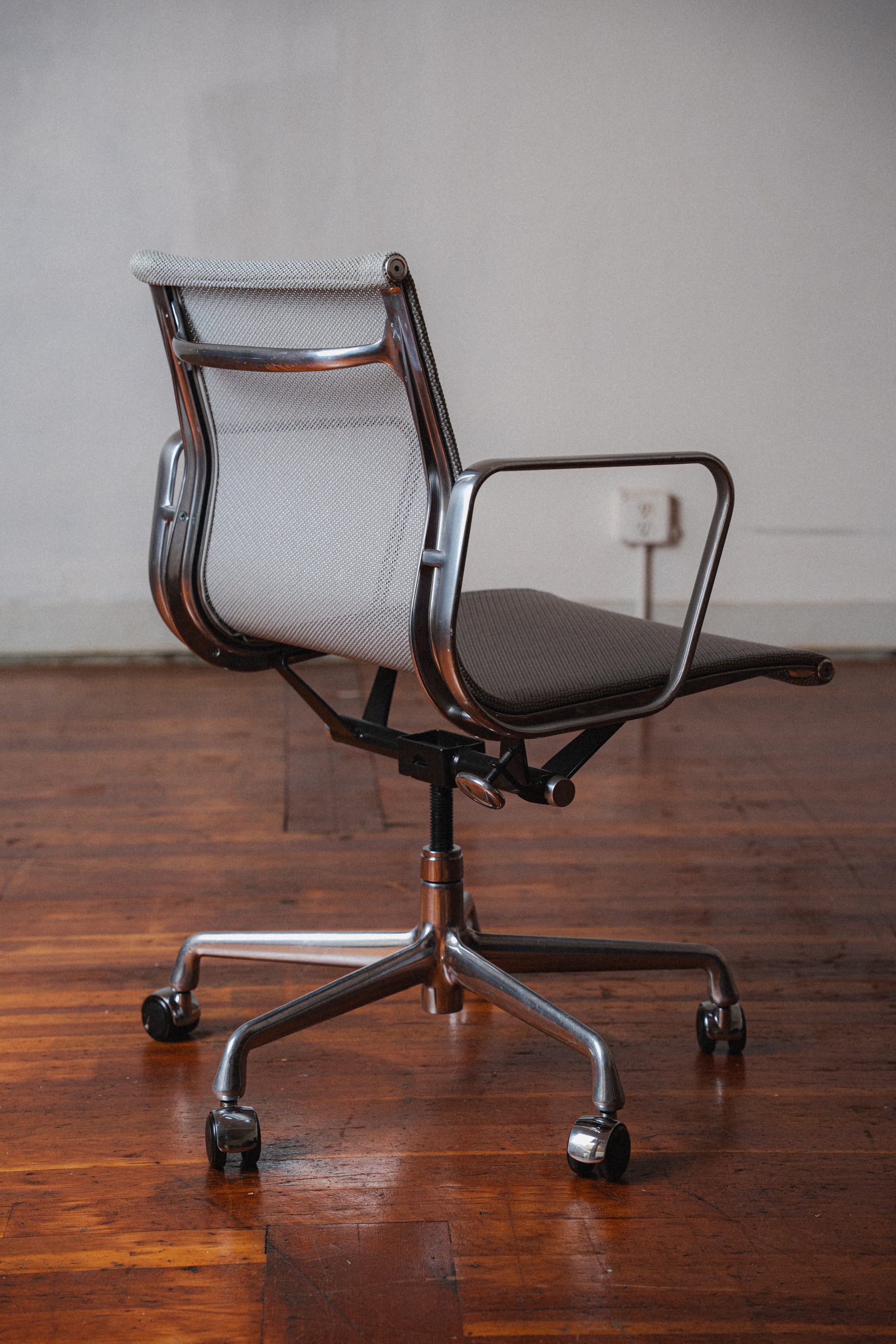 Eames Aluminum Group Chair by Charles & Ray Eames for Herman Miller