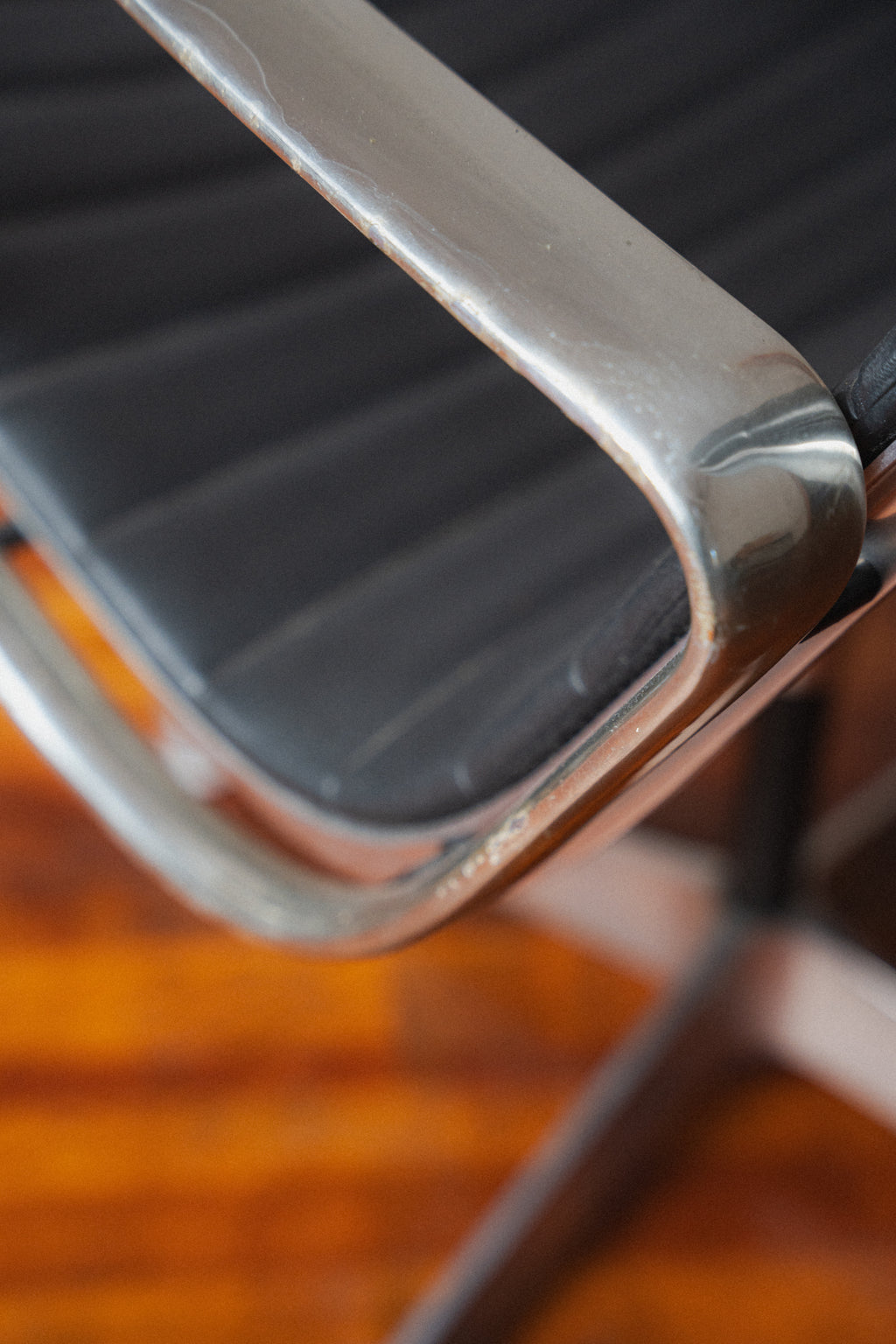 Early Production Eames Aluminum Group Chair by Charles & Ray Eames for Herman Miller