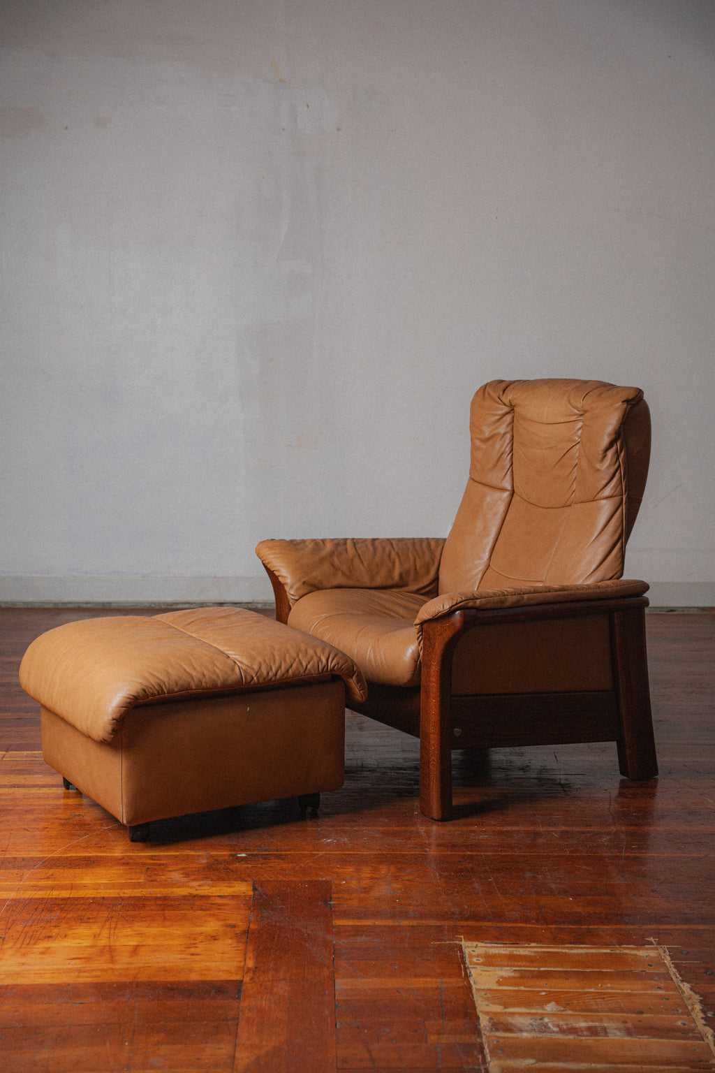 Ekornes Stressless "Buckingham" Leather Reclining Lounge Chair